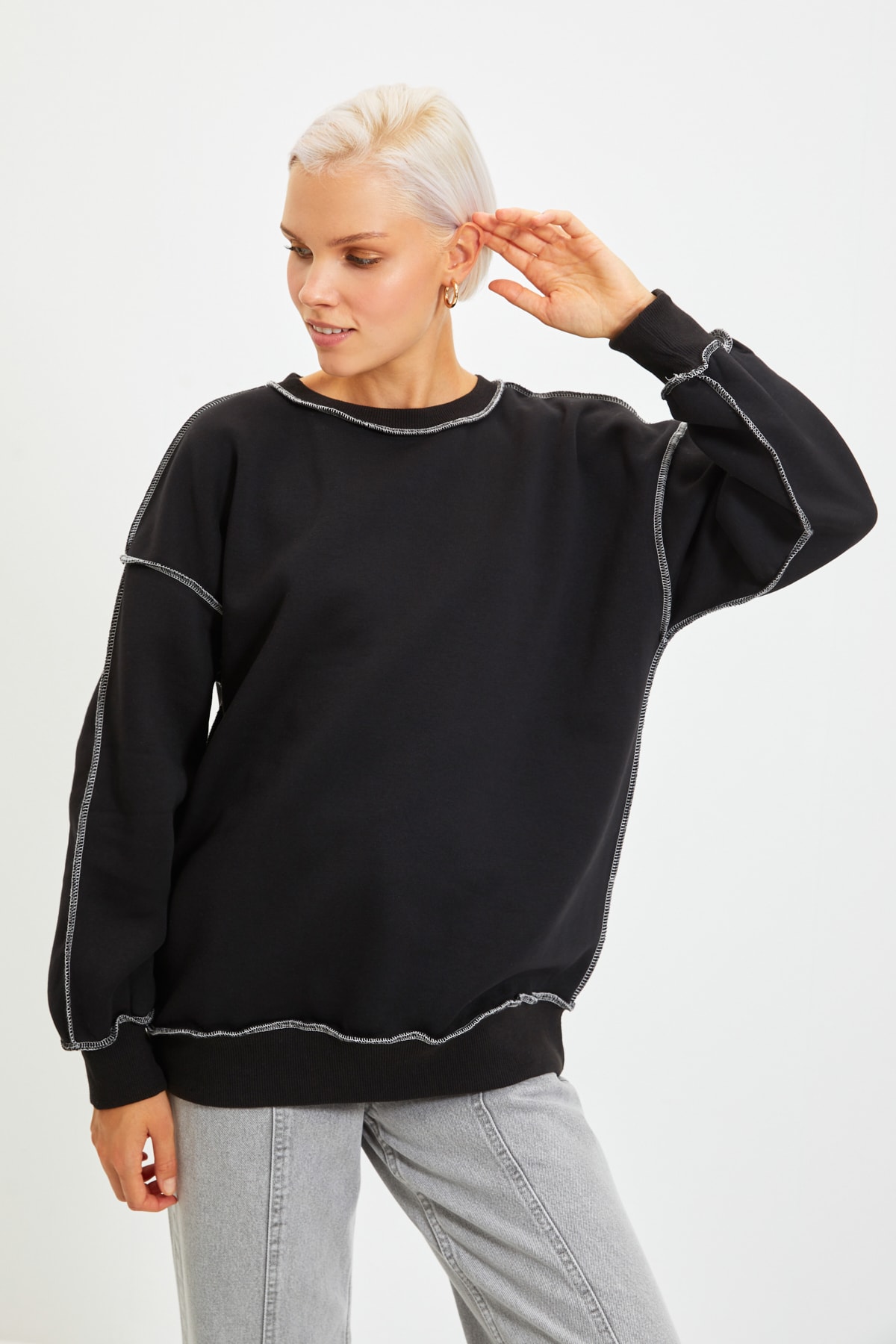 Trendyolmilla  Siyah Oversize/Geniş Kalıp Karyoka Dikişli Kalın İçi Polarlı Örme Sweatshirt TWOAW22SW0267 - Görsel 7