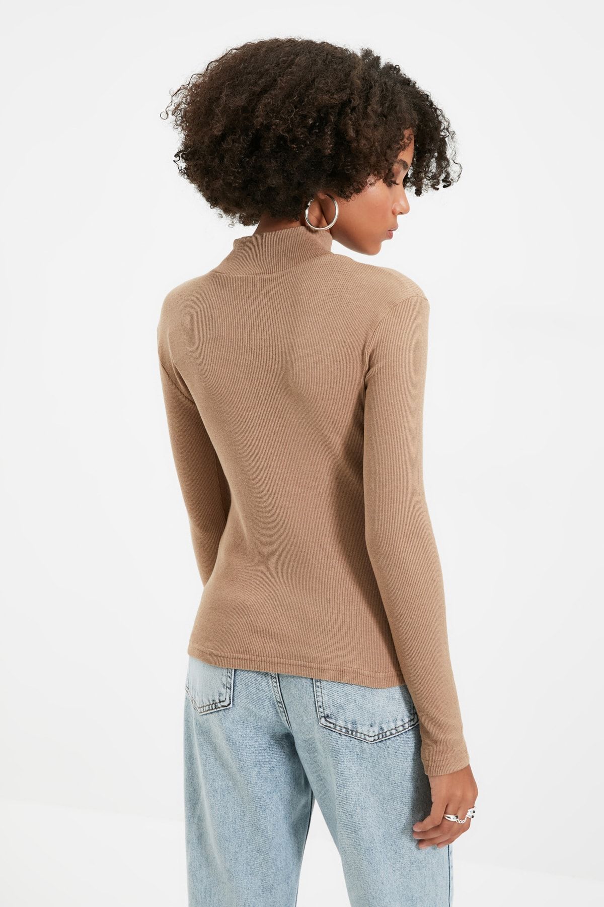 Trendyol Collection-Nerzfarbene, taillierte, langärmlige, gerippte, dehnbare Strickbluse mit hohem Kragen TWOAW21BZ0423 5