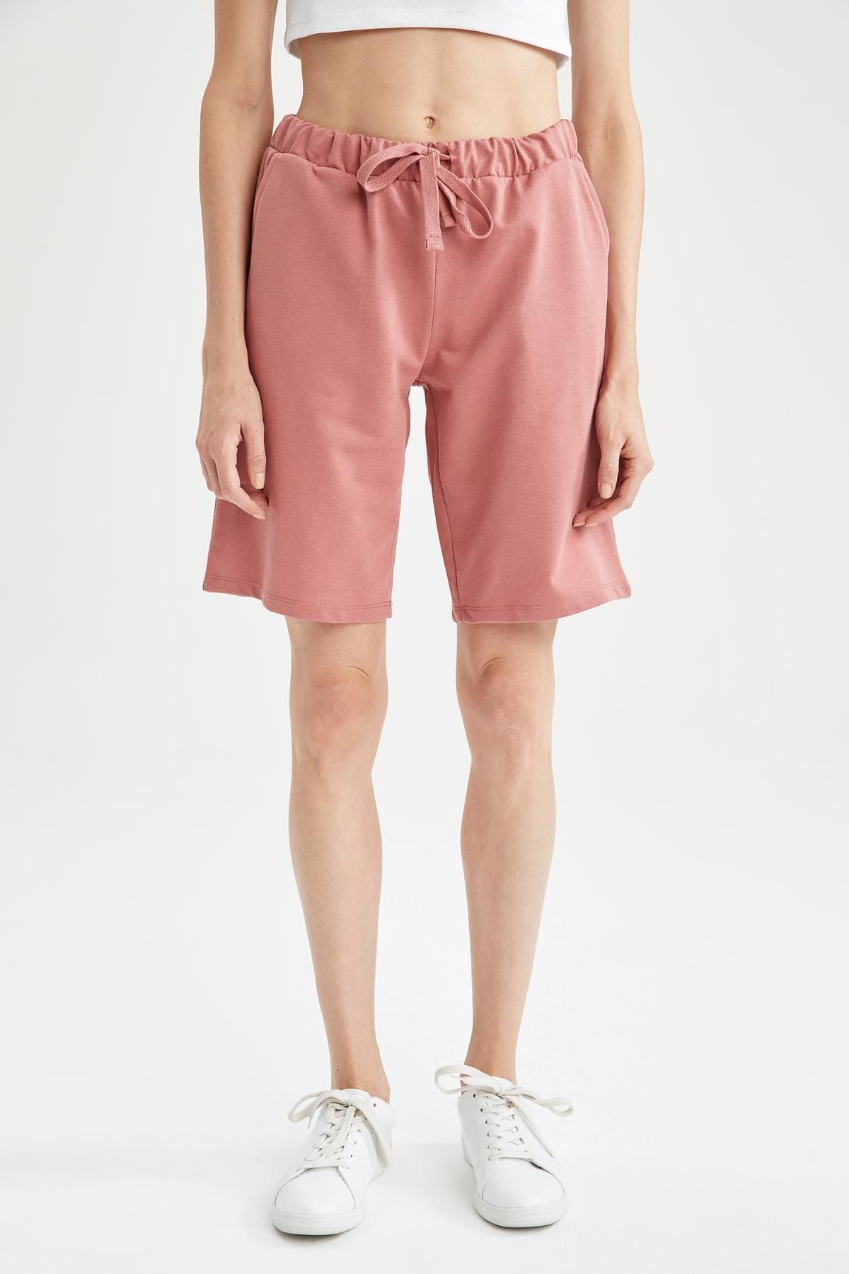 DeFacto Shorts Bordeaux Mittlerer Bund Fast ausverkauft FN8708