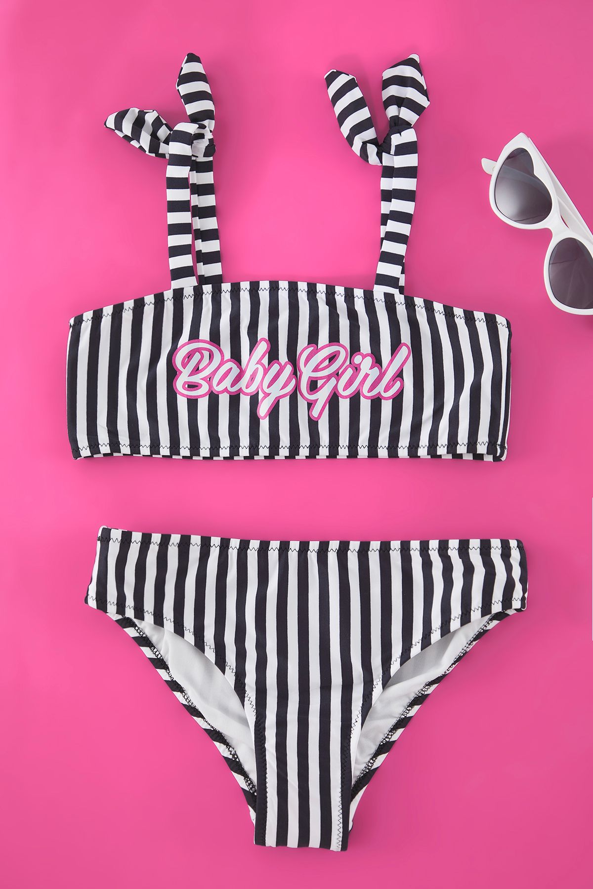 TRENDYOLKIDS Czarny Dziewczęcy Zestaw Bikini Dla Dziewczynki Z Nadrukiem W Paski I Dekoltem Halter Kobieta - 6–7 years
