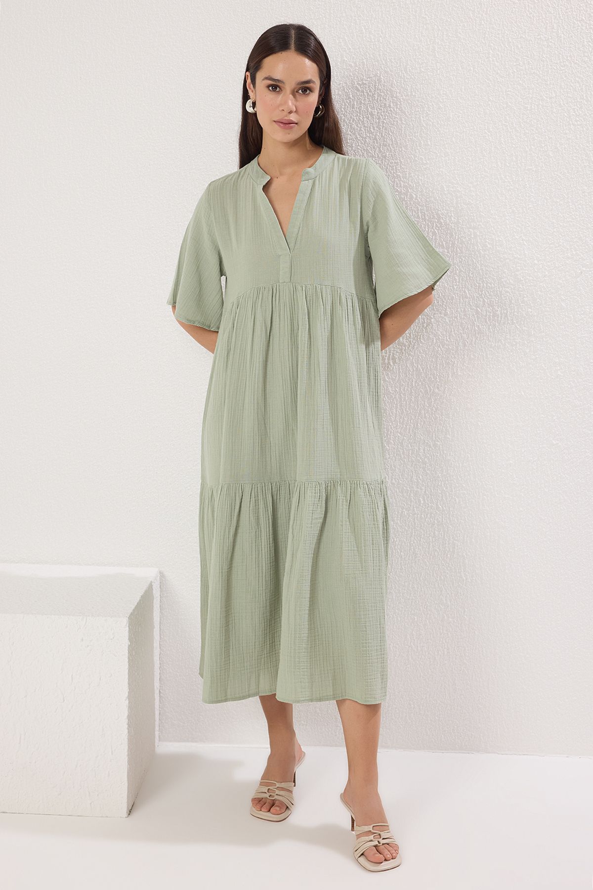 Trendyol Collection Khaki Muslin Wide Cut Midi Woven Dress Kobieta - 40