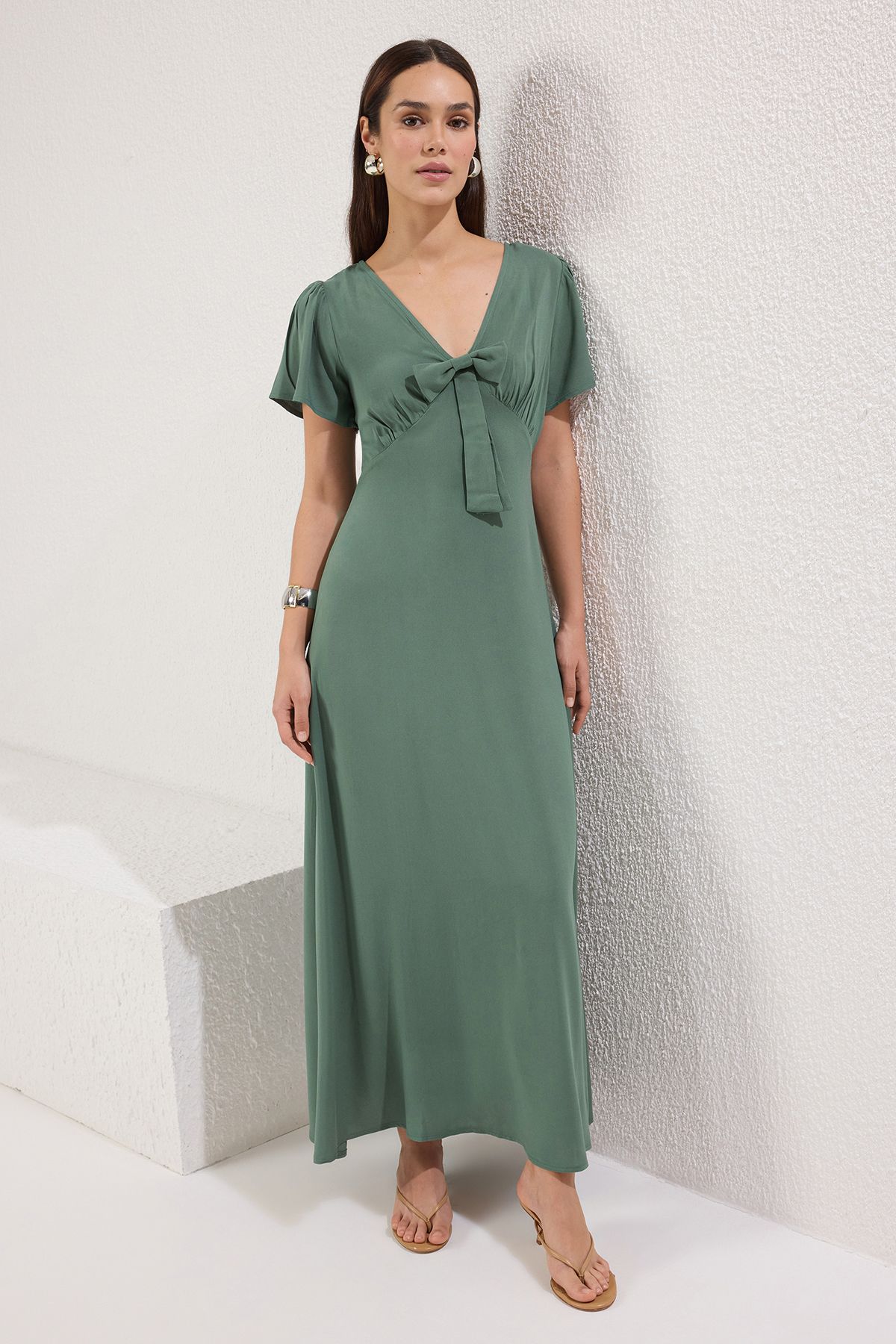 Trendyol Collection-Khakifarbenes, gerades Midi-Webkleid TWOSS25EL00584 2