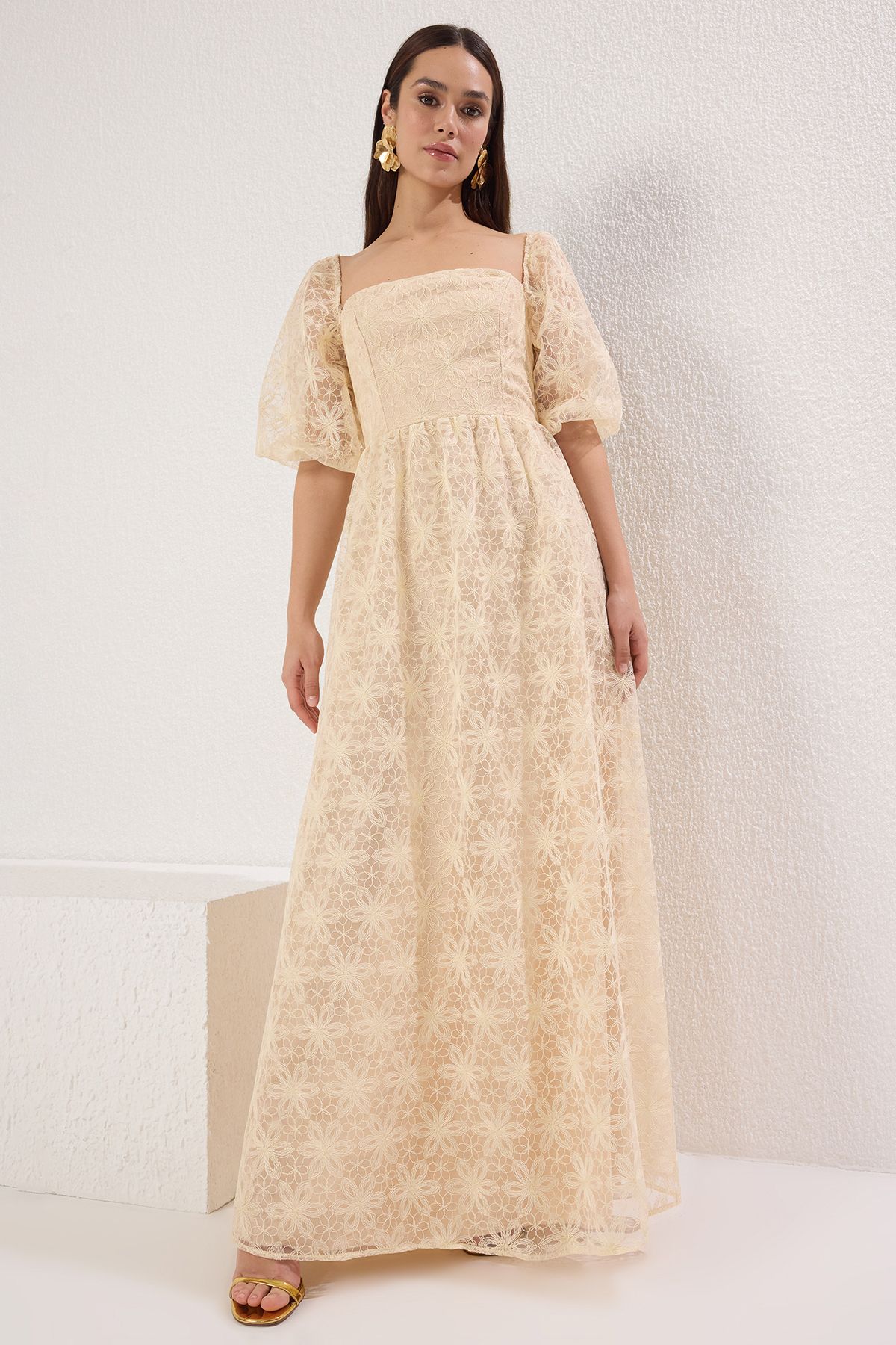 Trendyol Collection-Langes Abendkleid in A-Linie mit Blumenfutter in Lachsfarben, Abschlussballkleid TPRSS25AE00038 2
