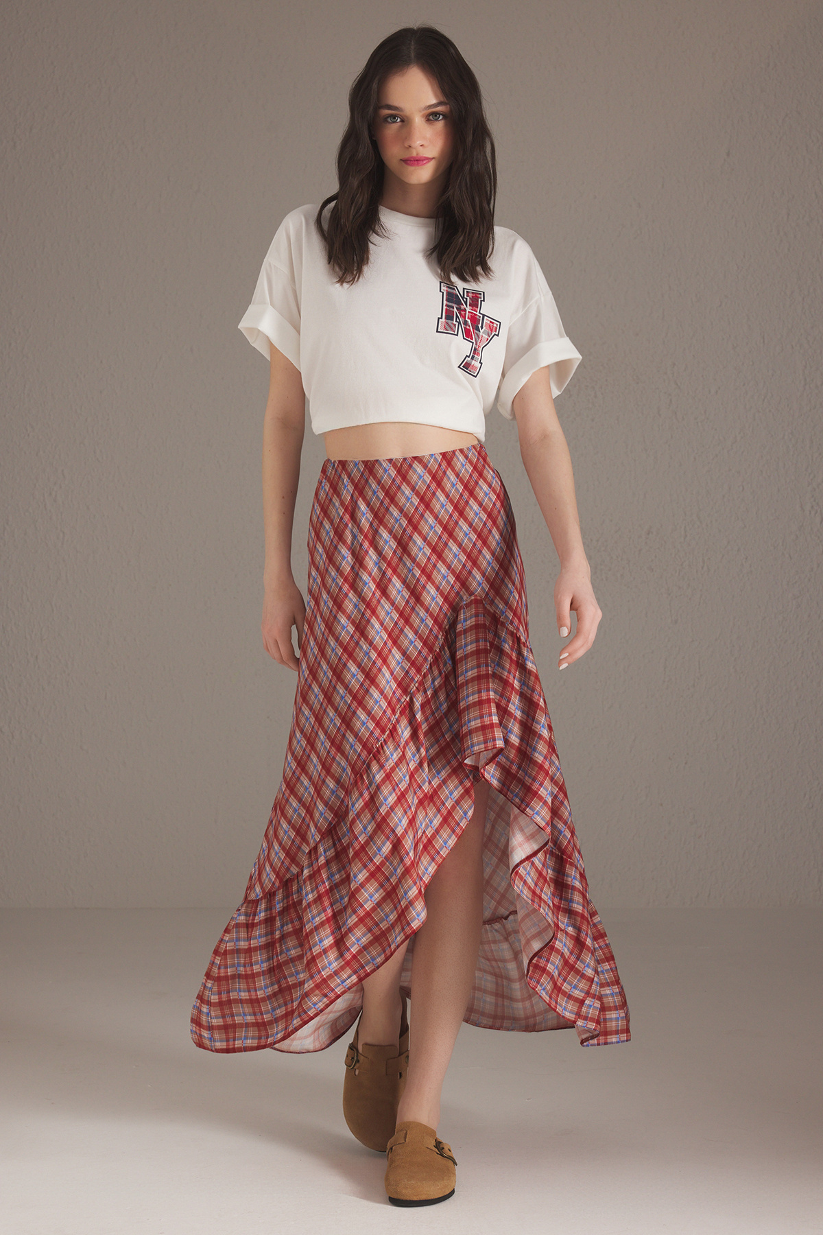 Trendyolmilla  More Sustainable Çok Renkli Ekose Desenli Etek Ucu Asimetrik Midi boy Etek TWOSS25ET00155 - Görsel 2