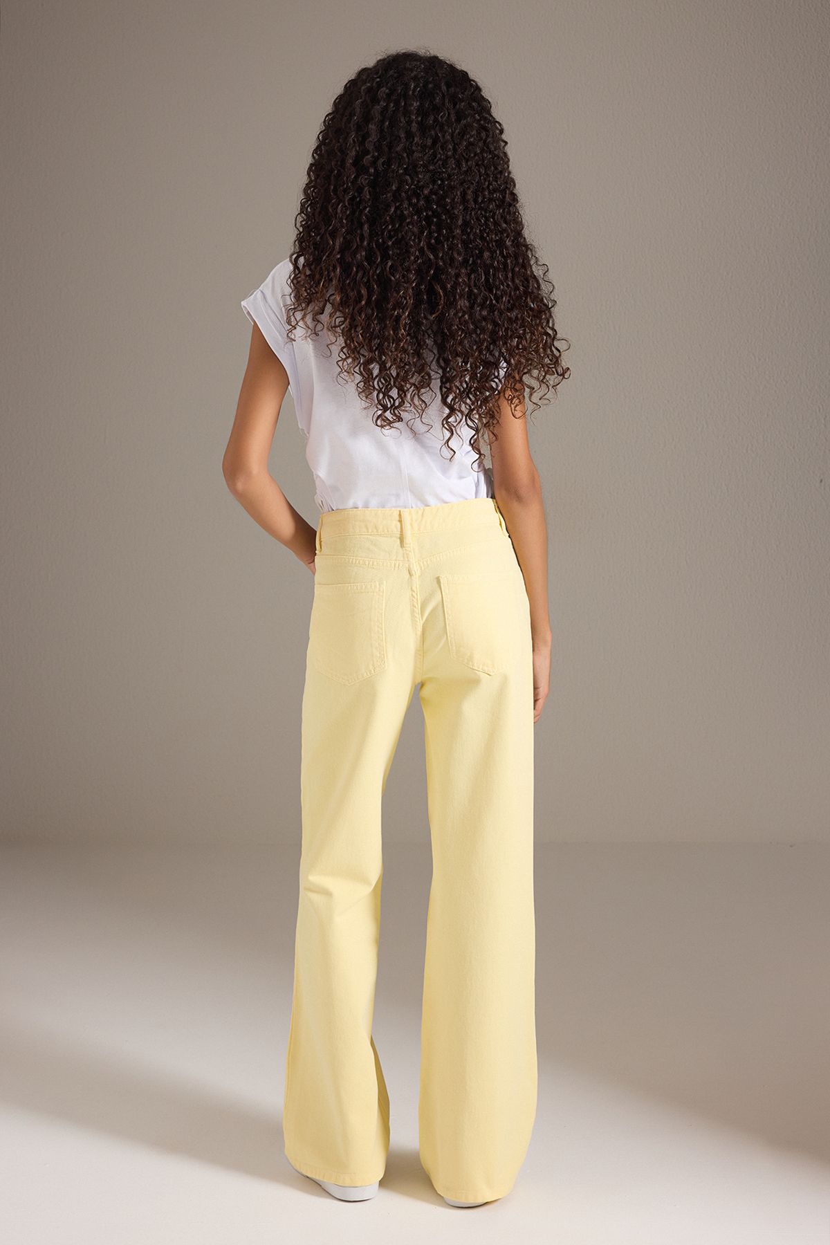 Trendyol Collection-Blugi galbeni cu talie înaltă cu picioare largi TWOSS25JE00252 5