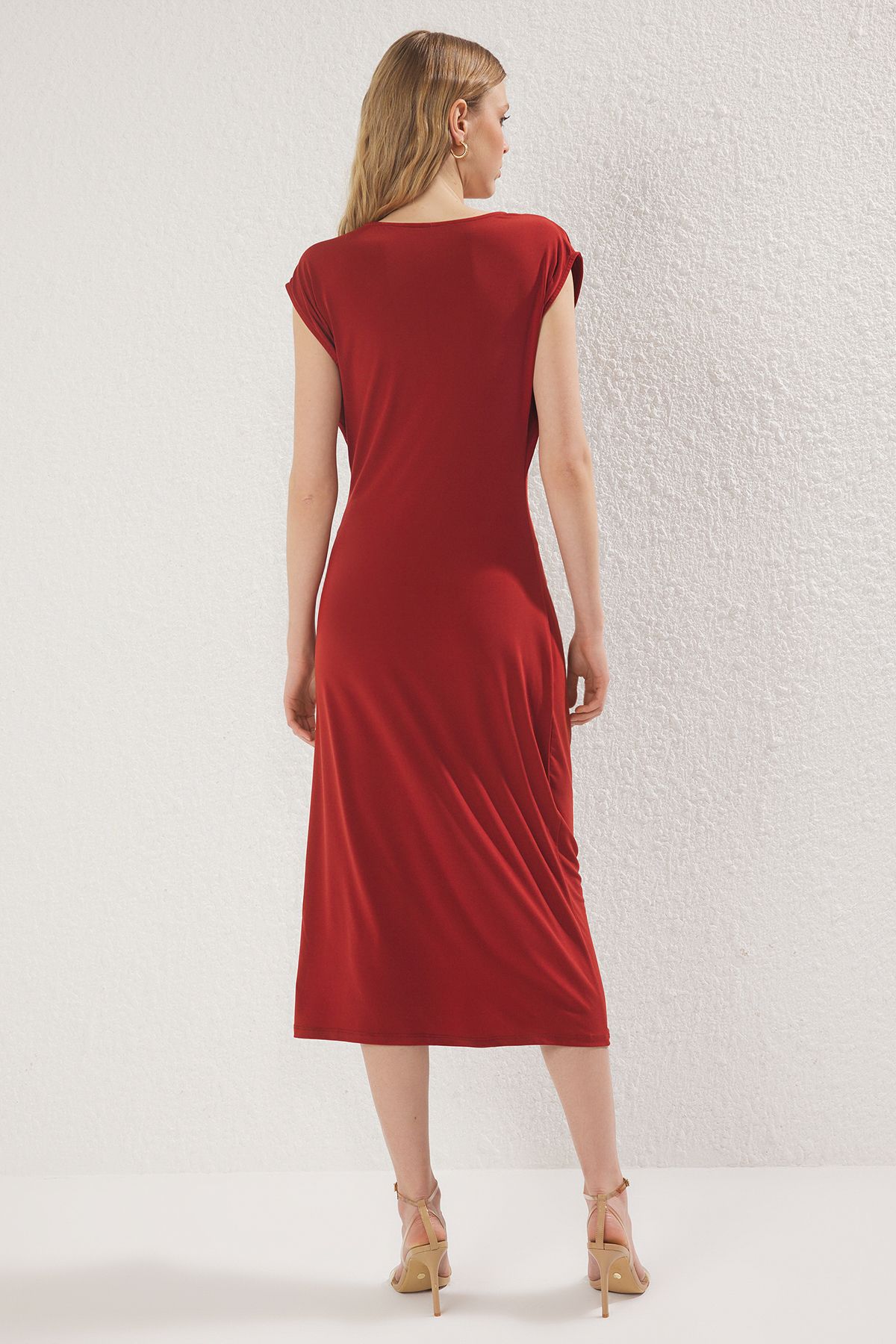 Trendyol Collection-Tile Solid Shirring – Zweireihiges Strickkleid mit drapiertem Midi-Shirring und detailliertem Ausschnitt 4