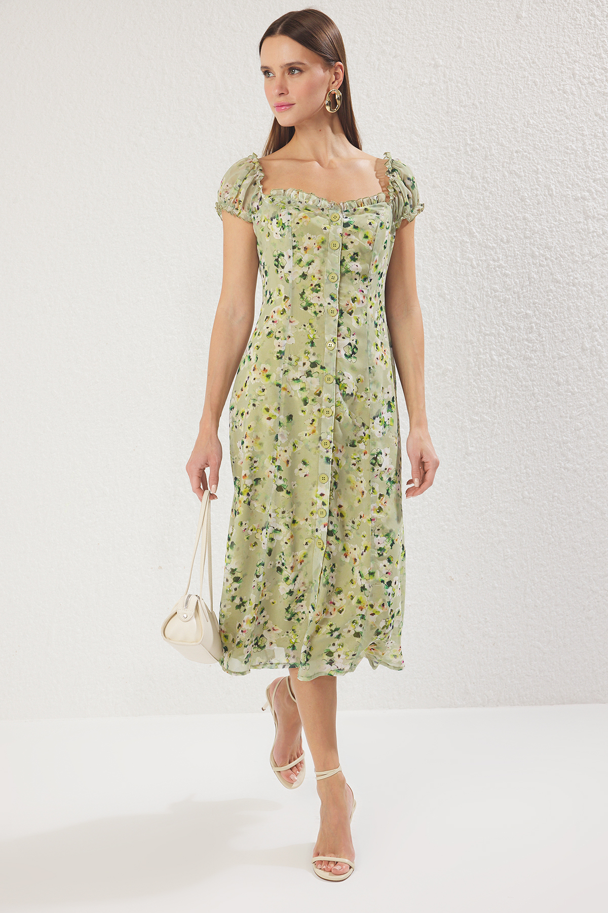 Trendyolmilla  Açık Yeşil Çiçekli Astarlı Şifon Uçuş Uçuş Dokuma Midi Gömlek Elbise TWOSS25EL00563 - Görsel 2