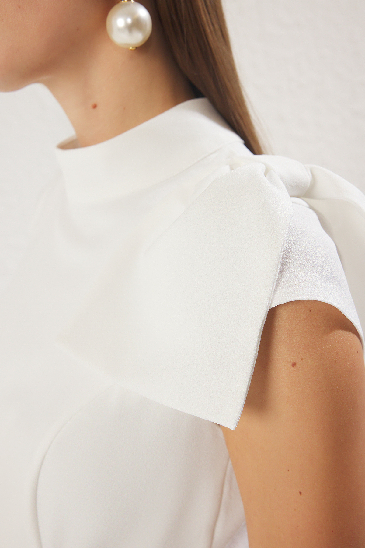 Trendyolmilla  Beyaz A-Kesim Piliseli Dokuma Şık Abiye Gece Mezuniyet Elbisesi TPRAW25EL00151 - Görsel 3