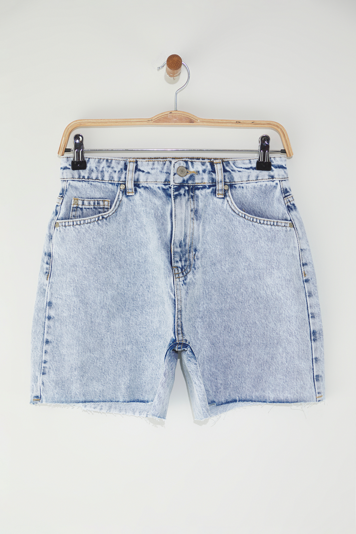 Trendyolmilla  Açık Mavi Paça Kesikli Yüksek Bel City Boy Denim Şort TWOSS25SR00177 - Görsel 5