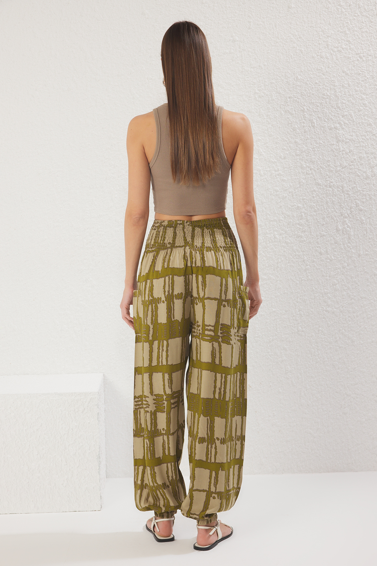 Trendyolmilla  Haki Etnik Desenli Paçaları Lastikli Şalvar Form Dokuma Pantolon TWOSS25PL00063 - Görsel 5