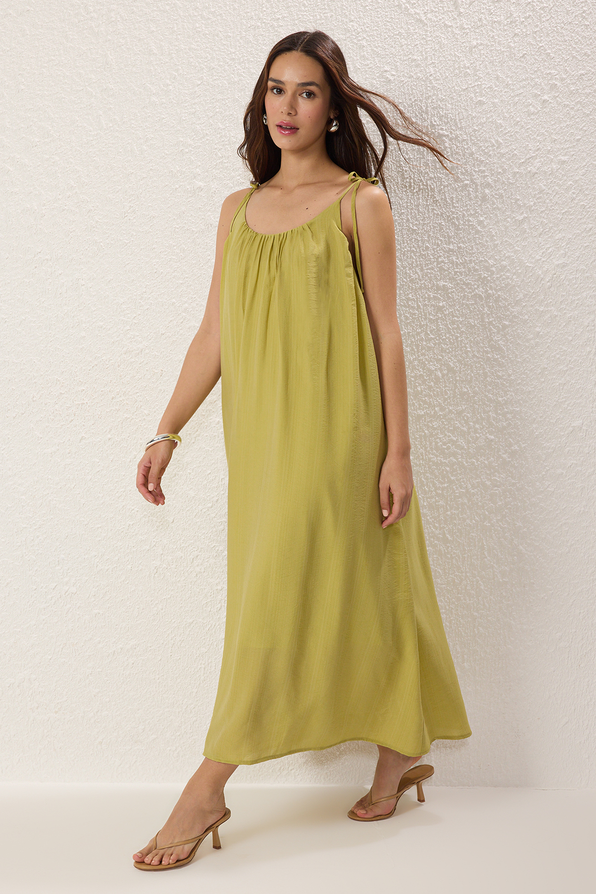 Trendyolmilla  Yağ Yeşili Geniş Kesim Maxi Dokuma Elbise TWOSS25EL00051 - Görsel 4