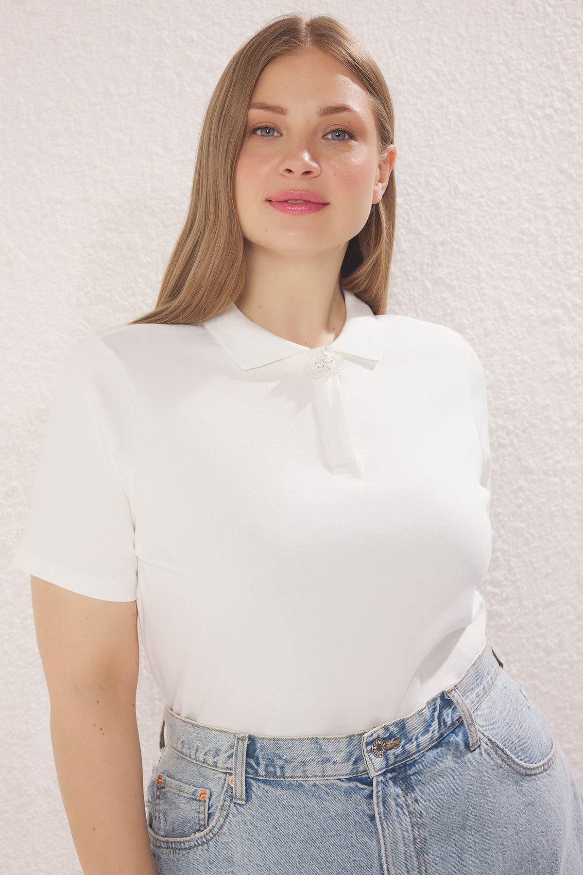 Trendyol Curve-Ecru Collar Accessory Detailed Polo Collar Knitted Large Size Blouse Tbbss25Af00101 2