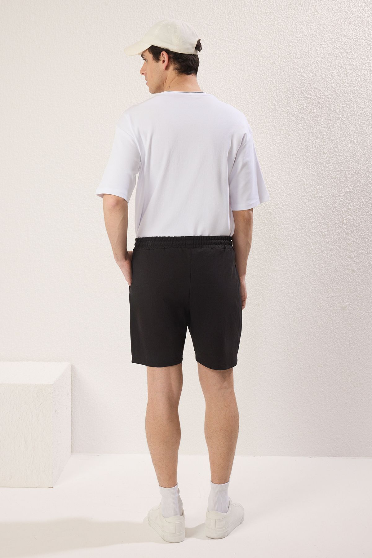 Trendyol Collection-Schwarz-graue 2er-Pack Shorts mit normaler/normaler Passform und Bermuda TMNSS25SR00042 6