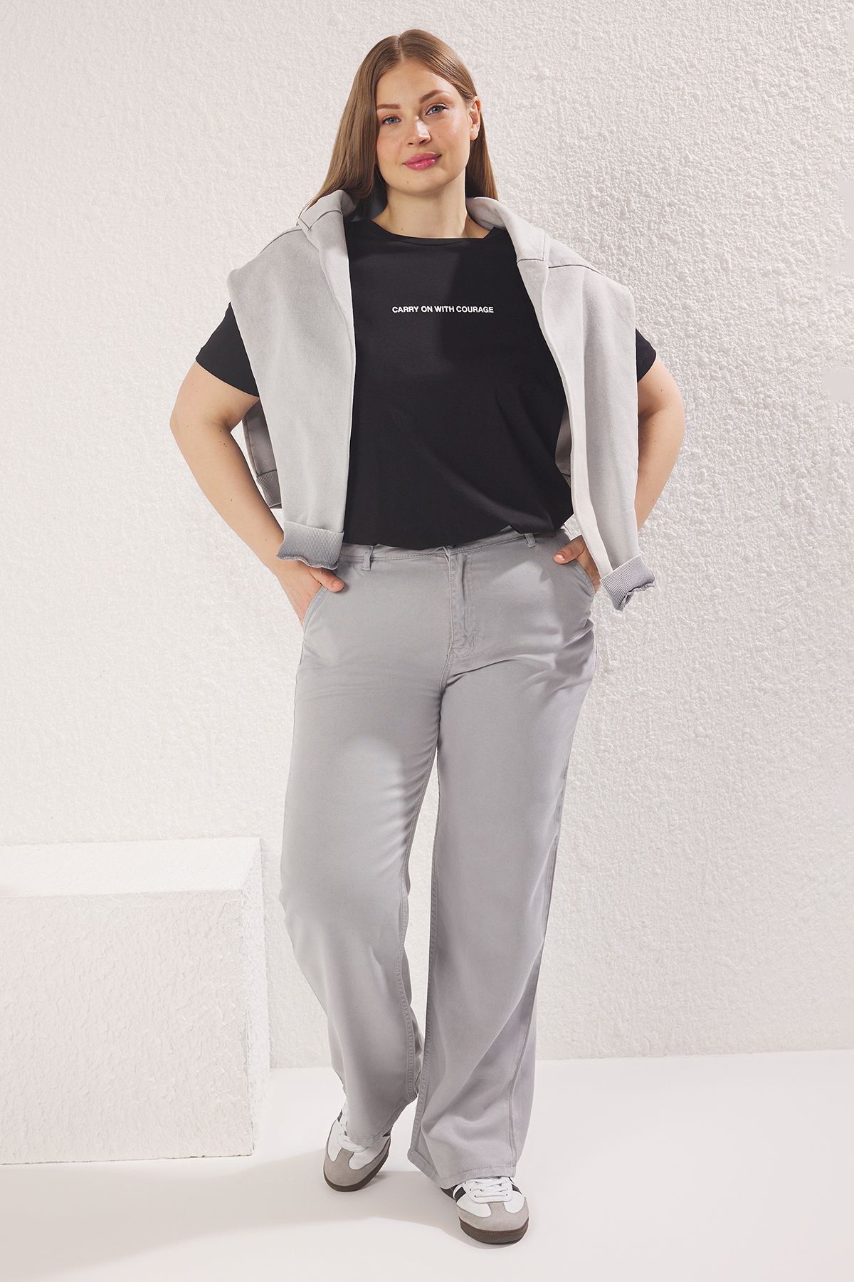 Trendyol Curve Szare Bardziej Zrównoważone 100% Tencel Elastyczna Talia Wysoki Stan Letnie Dżinsy Kobieta - 52