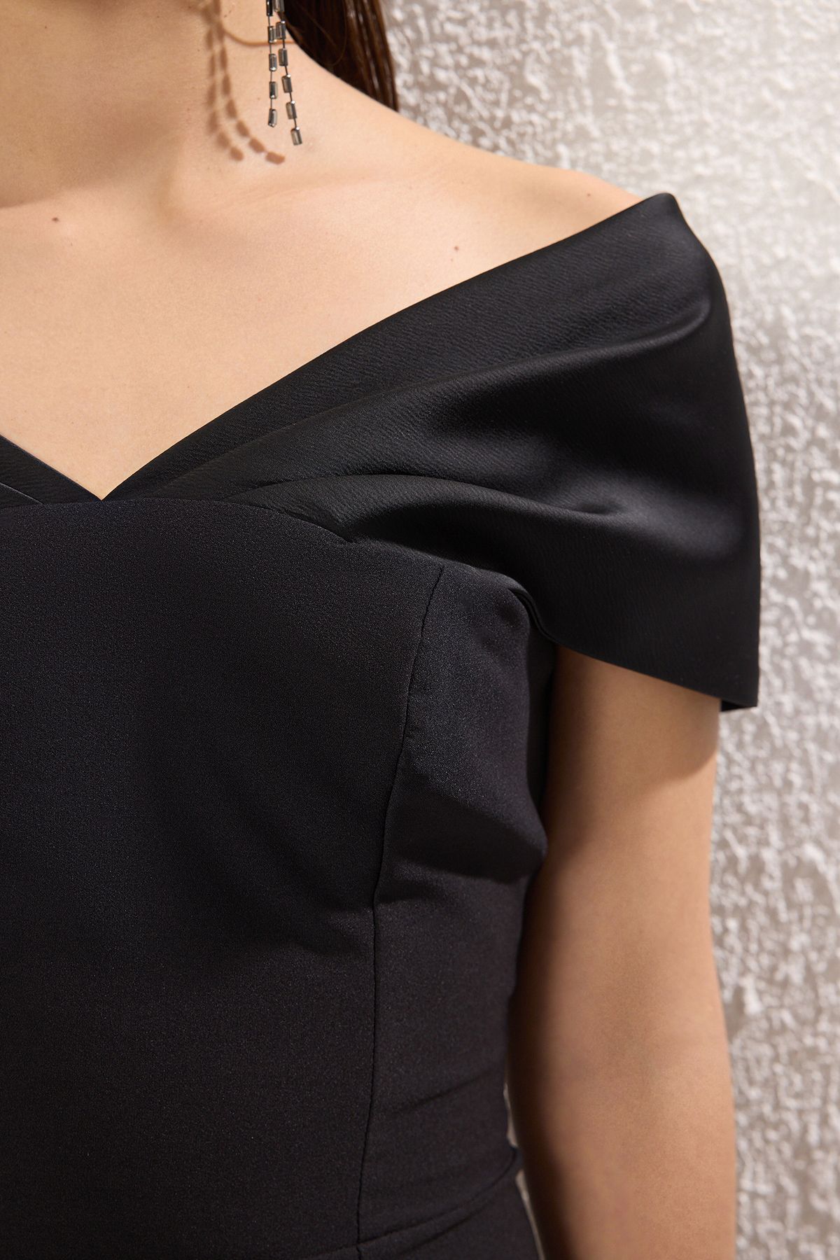 Trendyol Collection-Schwarzes, gewebtes, langes, schickes Abendkleid mit Fischschnitt und Abschlussballkleid TPRSS25AE00159 4