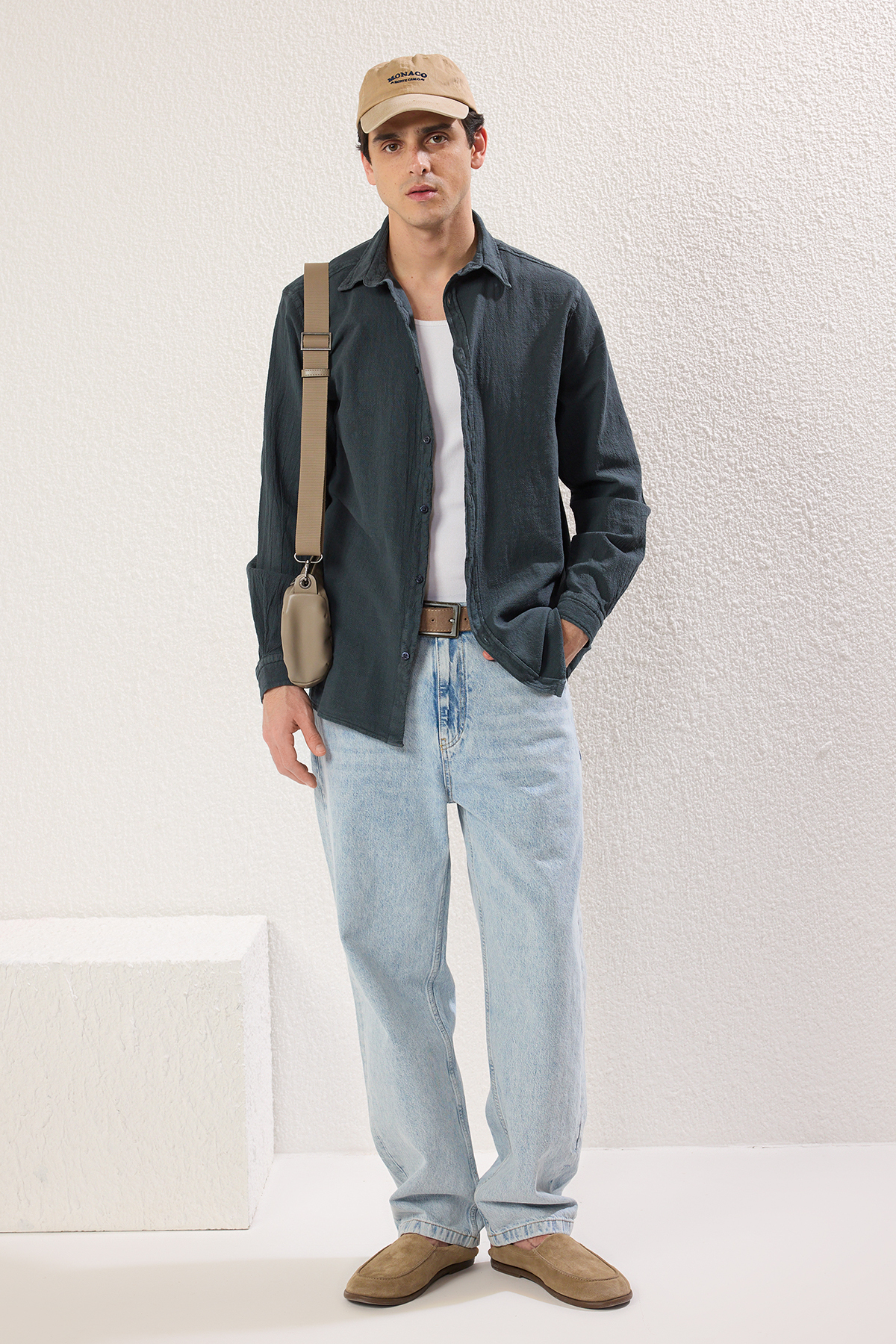 Trendyolmilla Man Antrasit Slim Fit Dokulu Gömlek TMNSS25GO00021