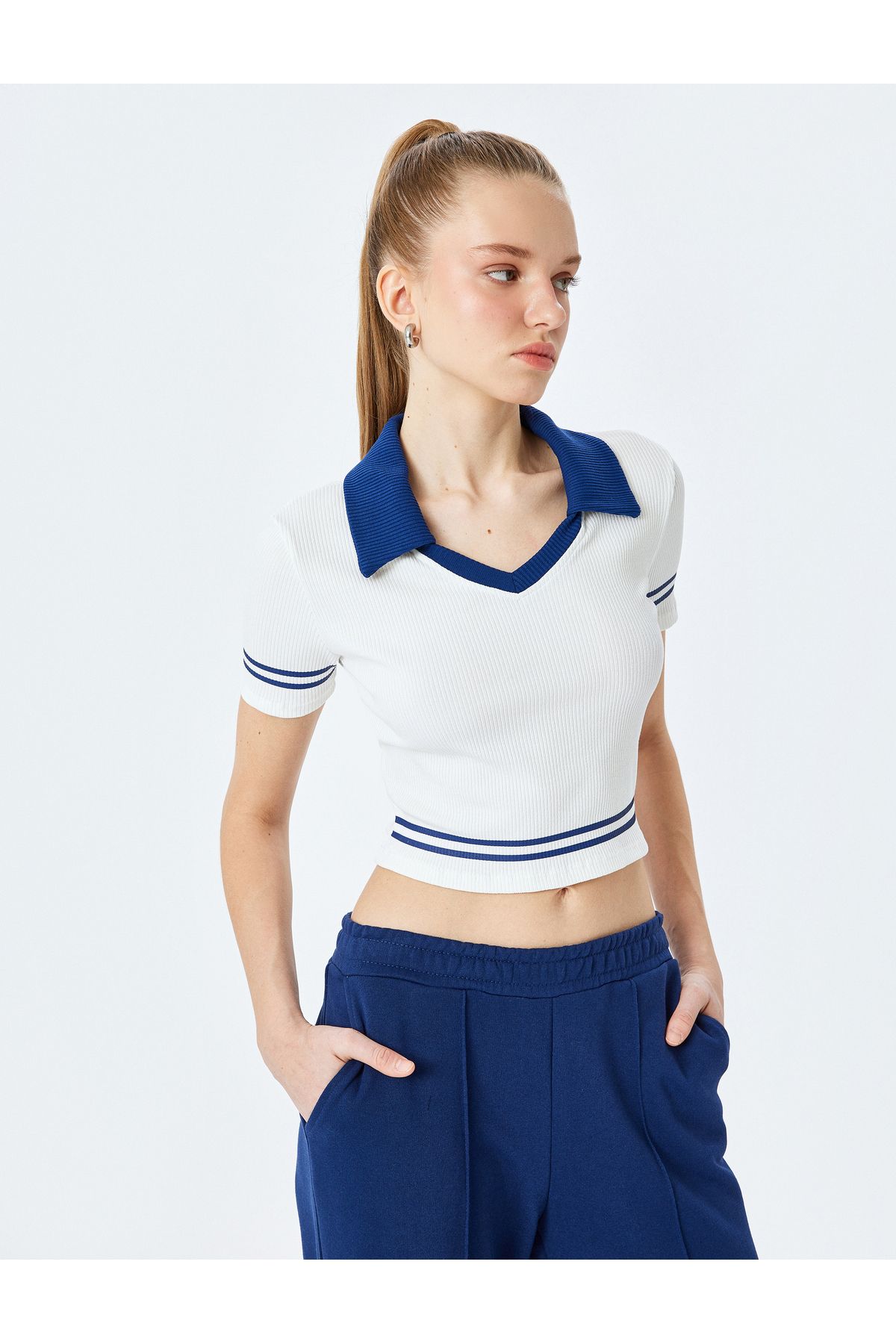 Koton Yeni Sezon Kısa Kollu Polo Yaka Biyeli Crop Tişört