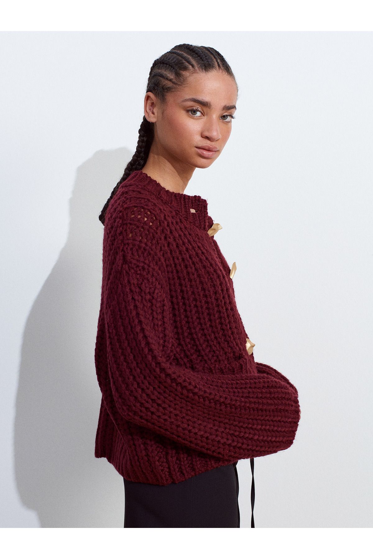 Dilvin-60960 Tricotaj cu buzunare cu textura moale cu decolteu, cu nasturi, cardigan - Burgundy 5
