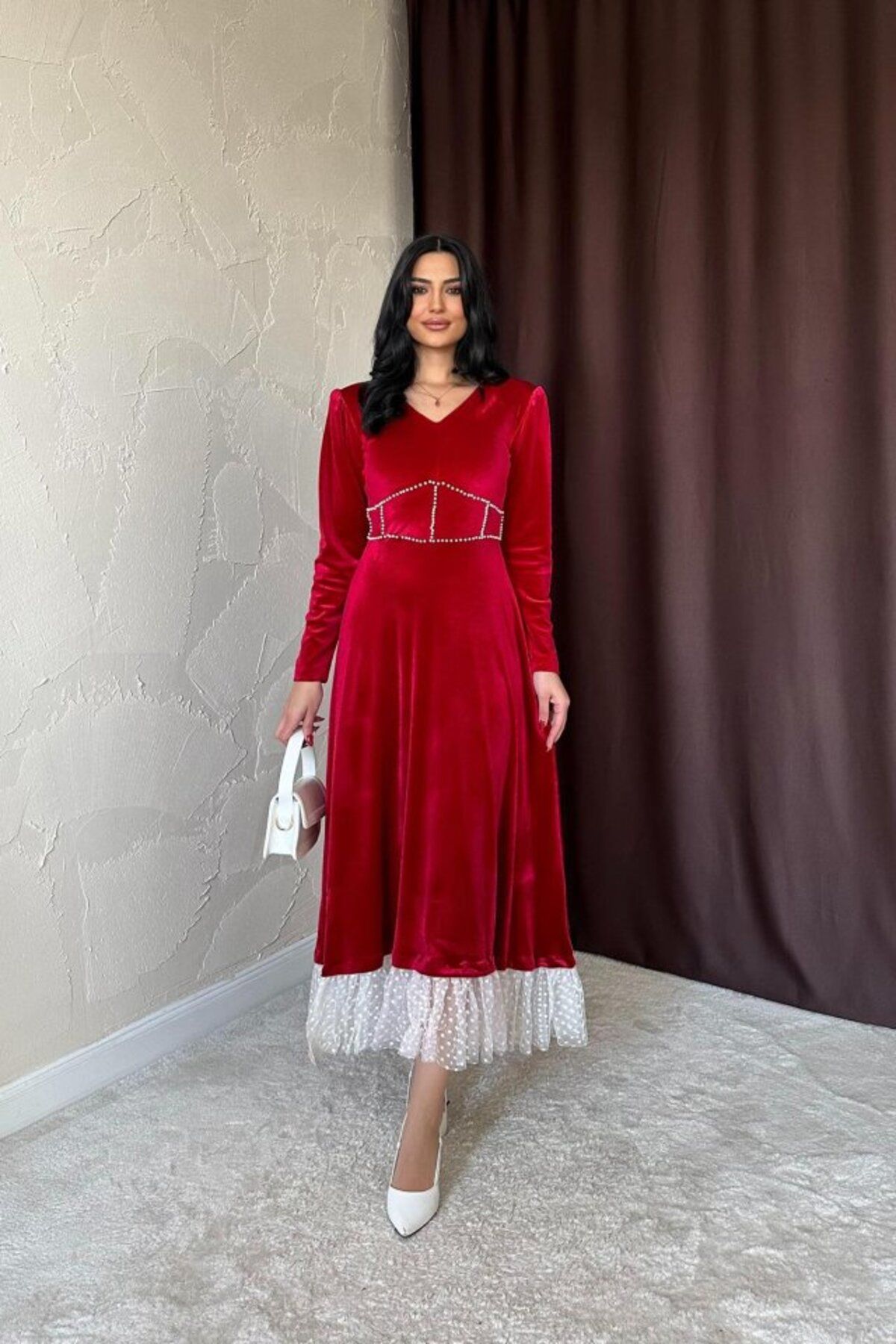 ASFSTORE Kırmızı İnci Aksesuarlı Kadife Elbise