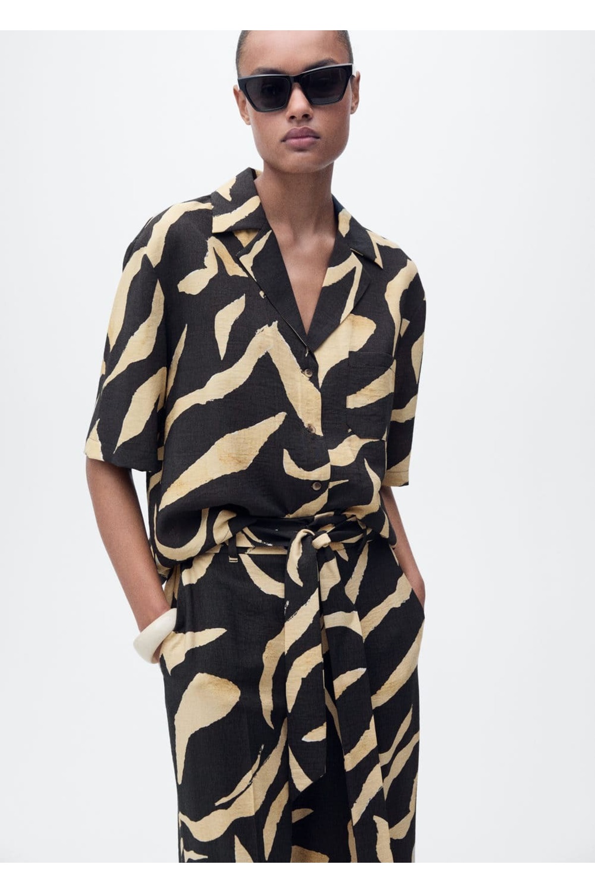 Desenli kemerli düz kesim pantolon