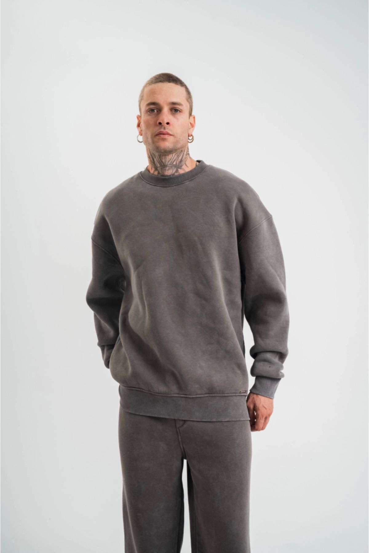 Grip Hug &Hug Unisex Uzun Kol Bisiklet Yaka Yıkamalı SweatShirt - Füme