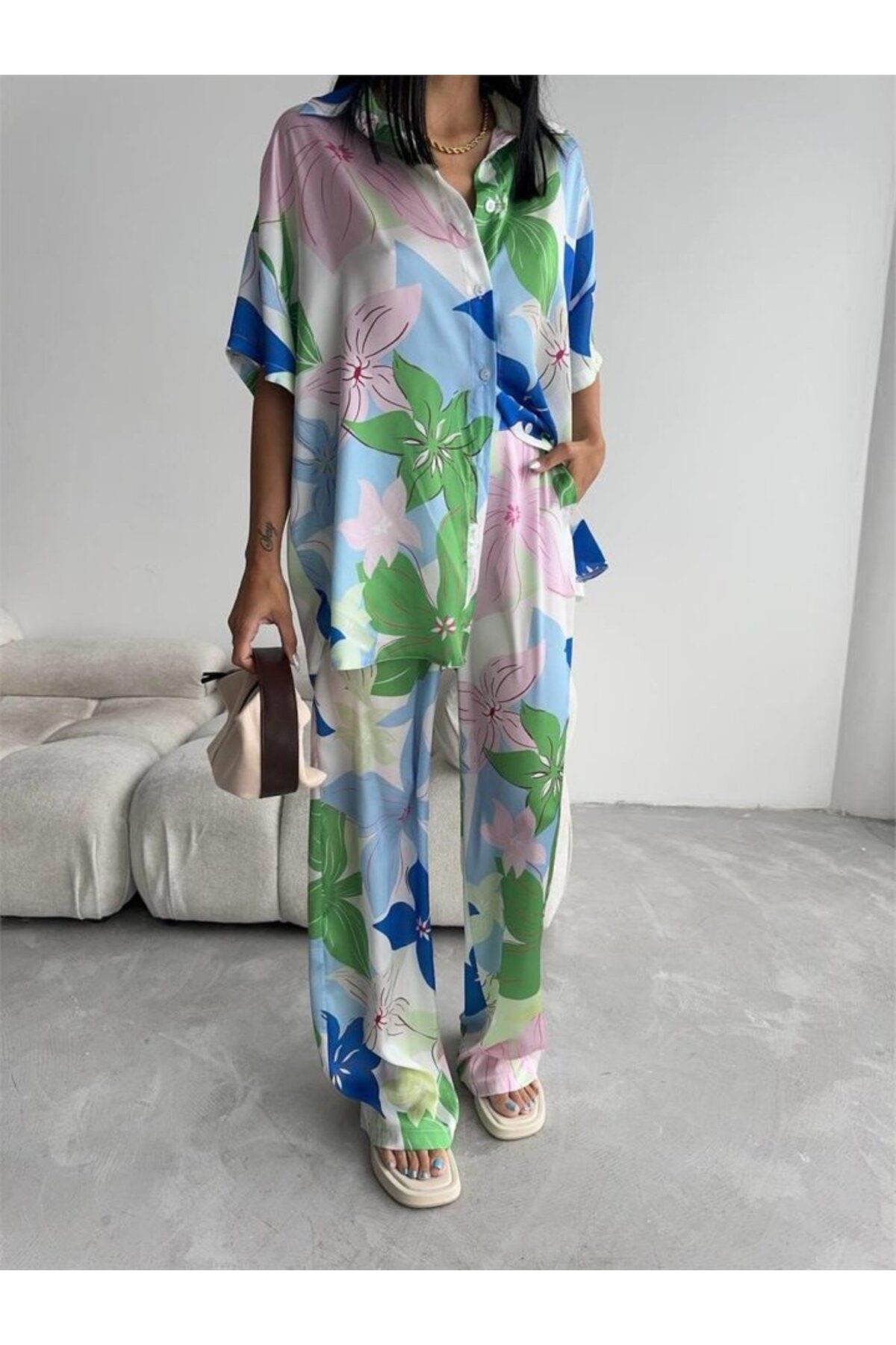 JANES-Green Large Flower Pattern Satin Shirt-Pant Suit - Green 2