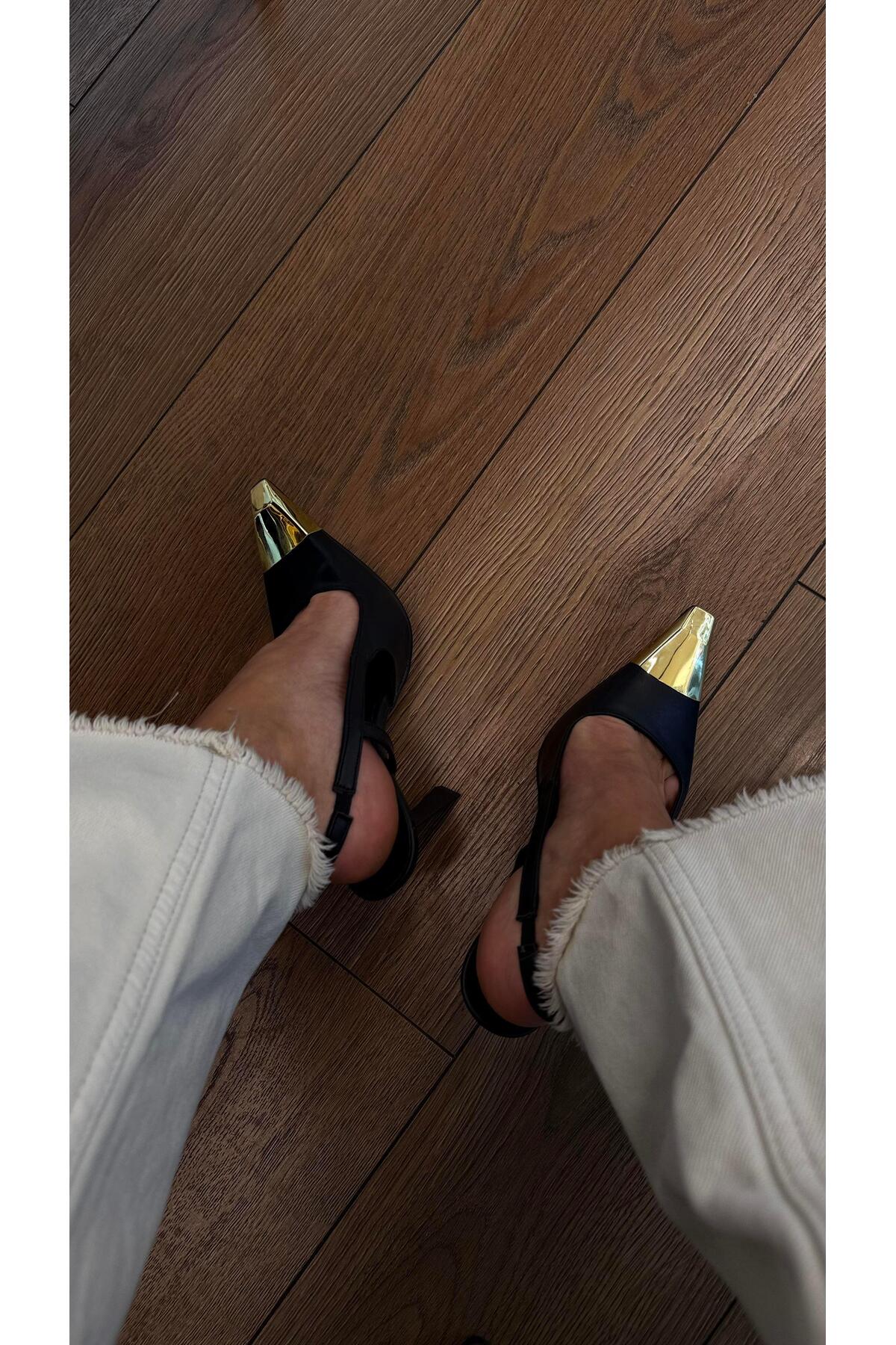 Eataly Shoes  Sivri Burun Gold Toka Detaylı Topuklu Ayakkabı Siyah - Görsel 5