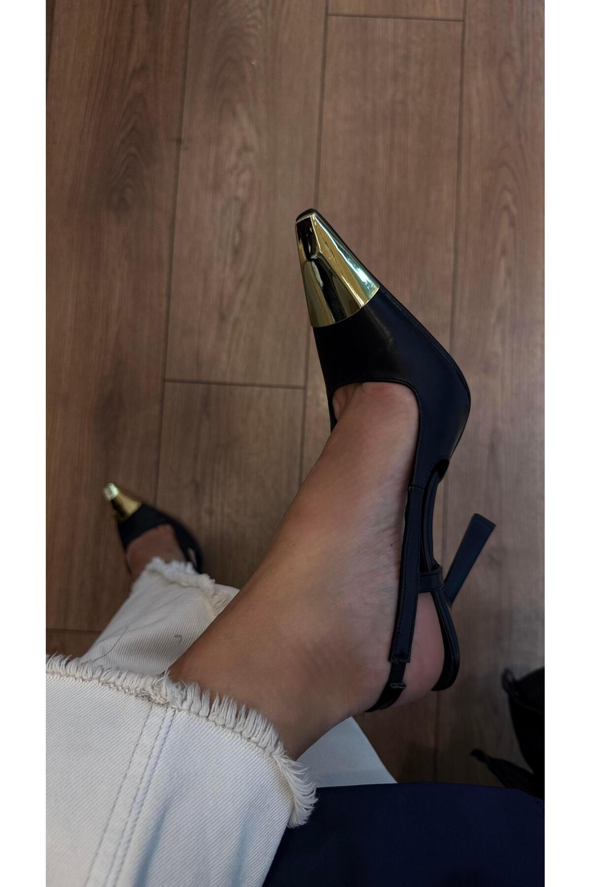 Eataly Shoes  Sivri Burun Gold Toka Detaylı Topuklu Ayakkabı Siyah - Görsel 4