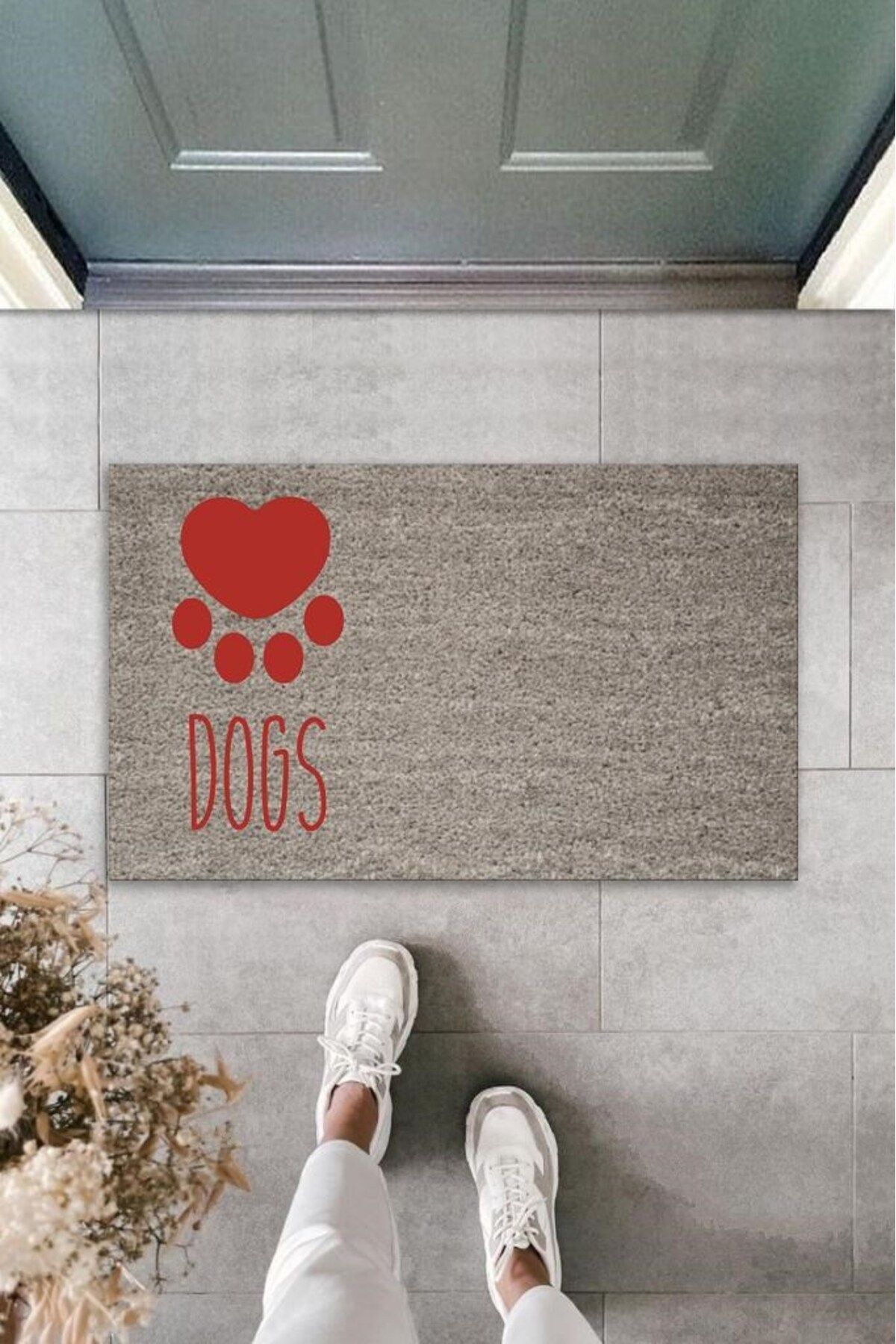 Tahtakale Toptancısı Dijital Baskı Gri Kırmızı Kalpli Dogs Dekoratif Kapı Paspası K-2073