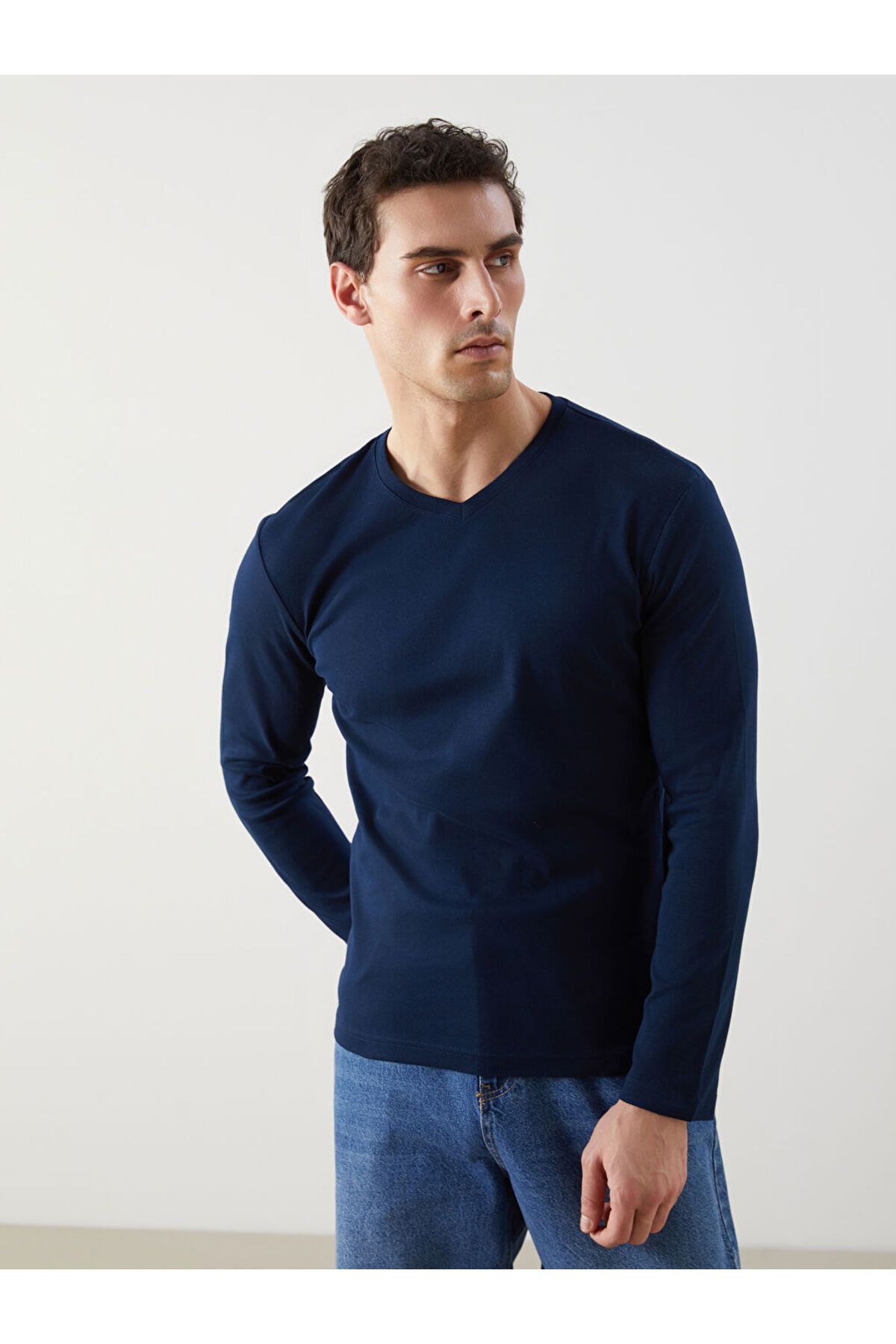 LC Waikiki V Yaka Uzun Kollu Erkek Sweatshirt