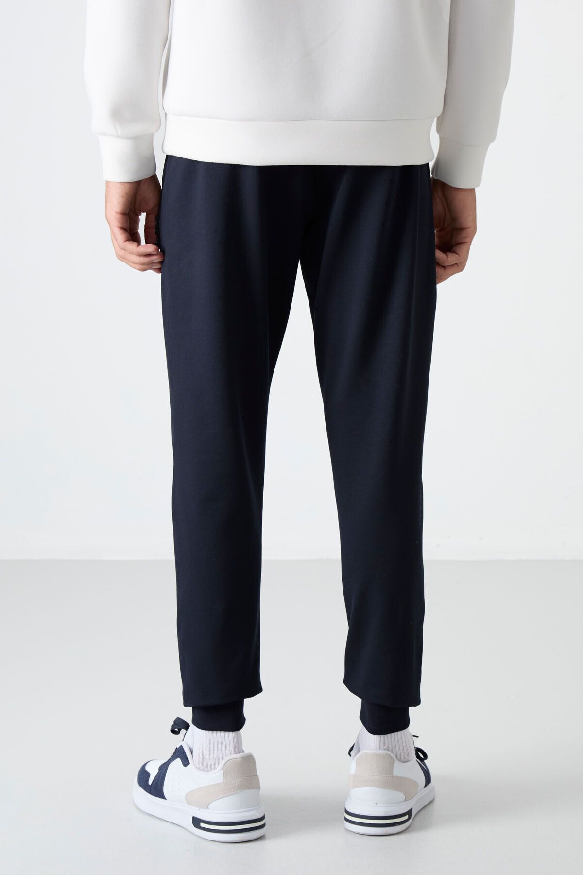 TOMMY LIFE-Ανδρικό φούτερ Navy Blue Jogger - Τσέπη με φερμουάρ, Standard Fit - 84587 5