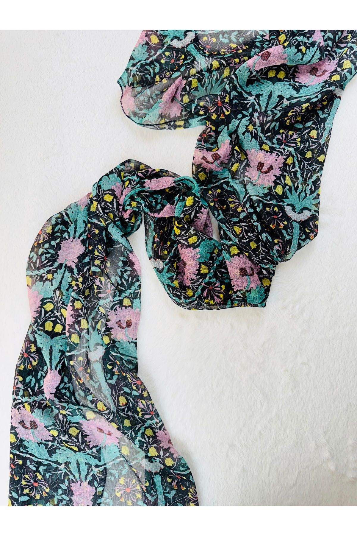 kubbe-Shawl & Scarf – Lightweight, Stylish and Soft Textured Accessory - Comfortable Use, Eye-Catching Elegance 1