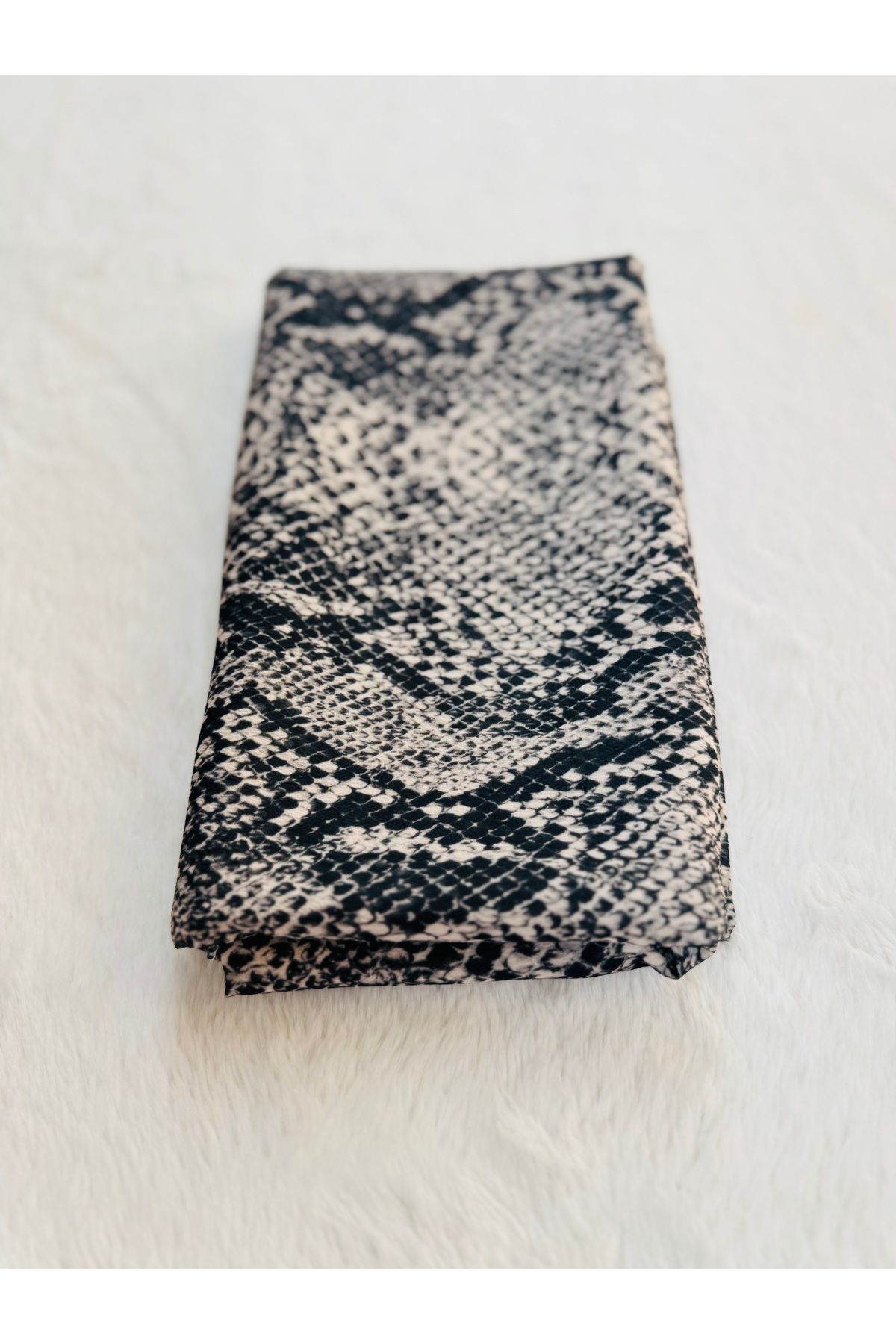 kubbe-Shawl & Scarf – Lightweight, Stylish and Soft Textured Accessory - Comfortable Use, Eye-Catching Elegance 5