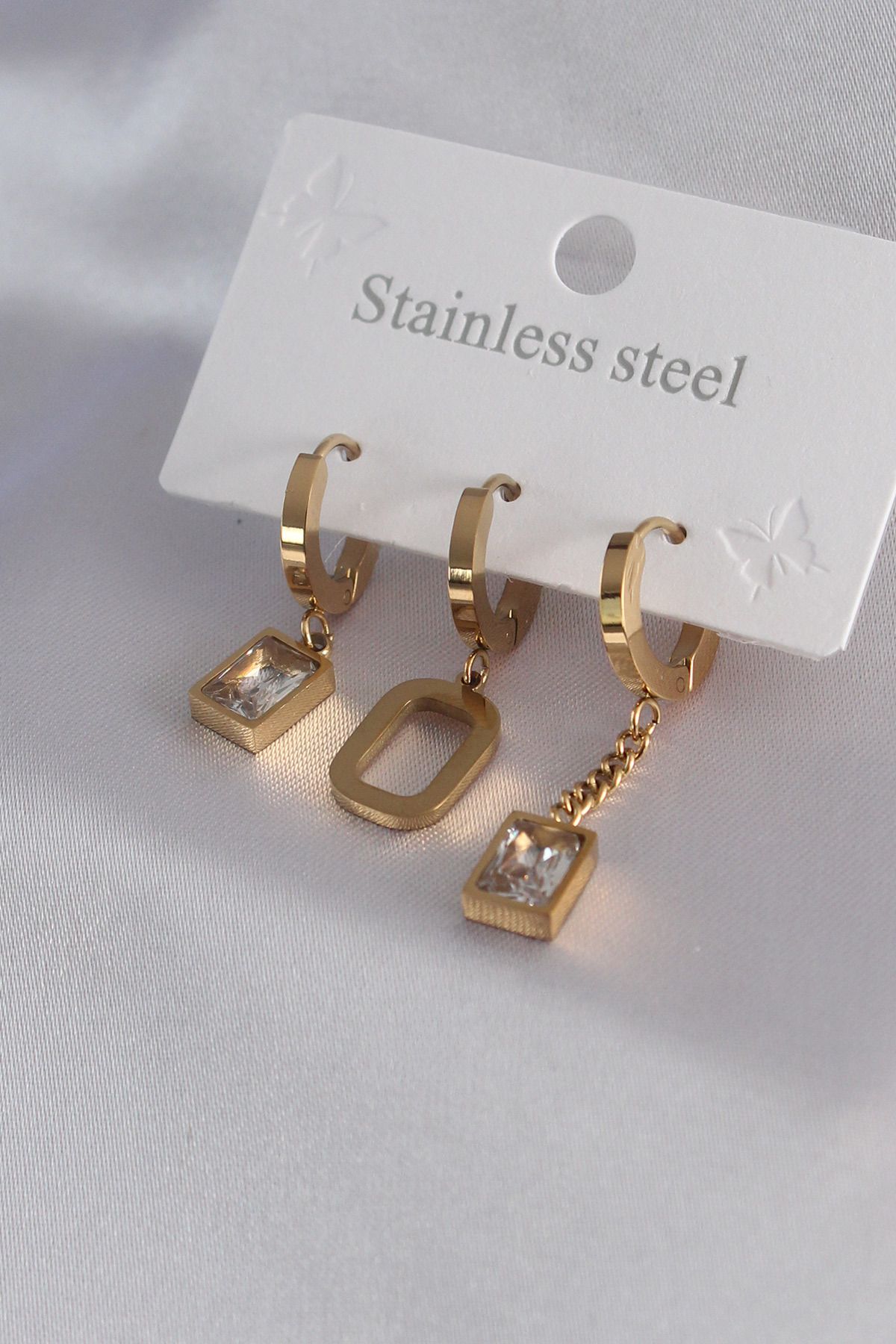 BZK ACCESSORİES 316L Çelik Gold Renk Kare Model Zirkon Taş Detay Kadın Küpe Kombini