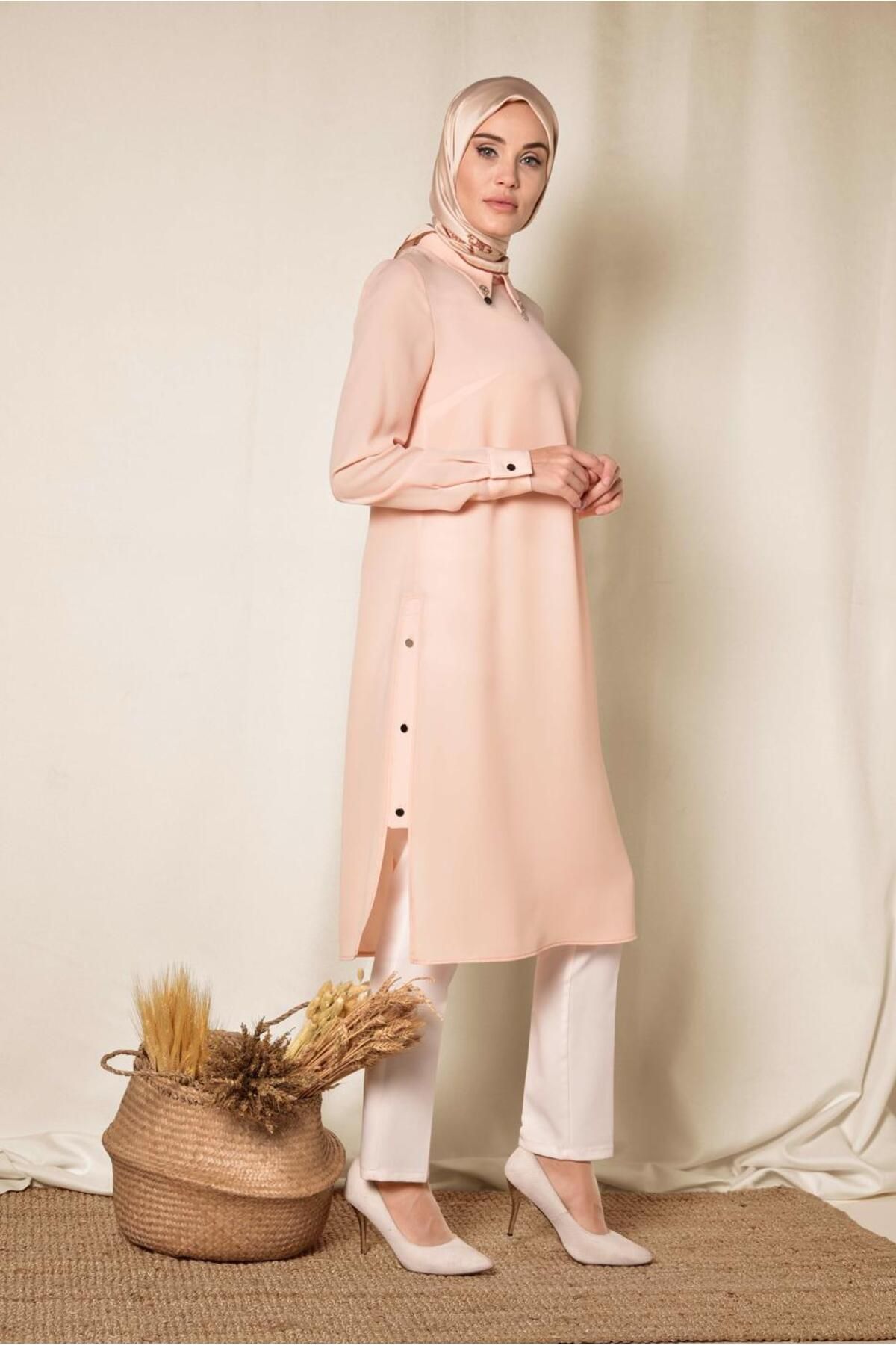 Alvina-Tunic with Broches on the Collar with Buttons Side 4914 2