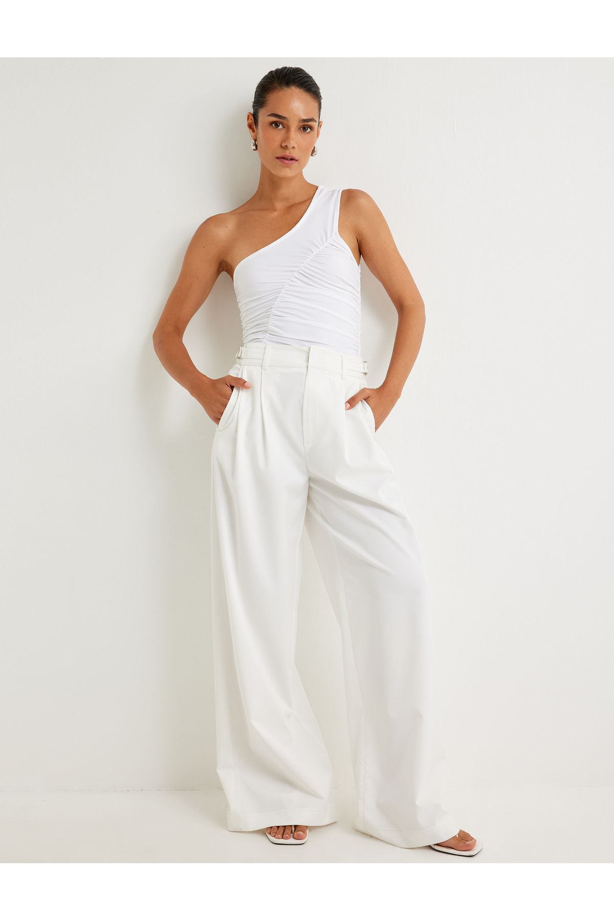 Koton Yeni Sezon Koton X Sima Tarkan - Asimetrik Tek Omuz Bluz Drape Detaylı Skinny