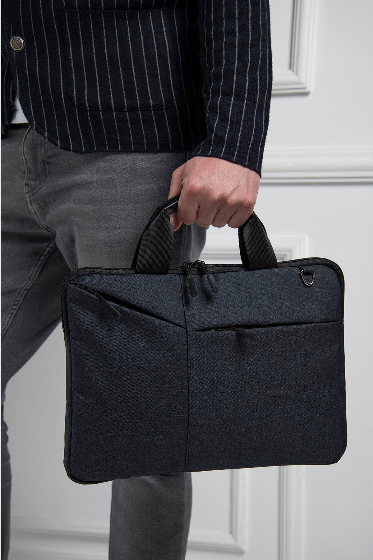 Polina Simple Macbook Air- Pro 13-13.3-14 Inç Darbeye Karşı Korumalı Su Geçirmez Laptop Çantası Füme