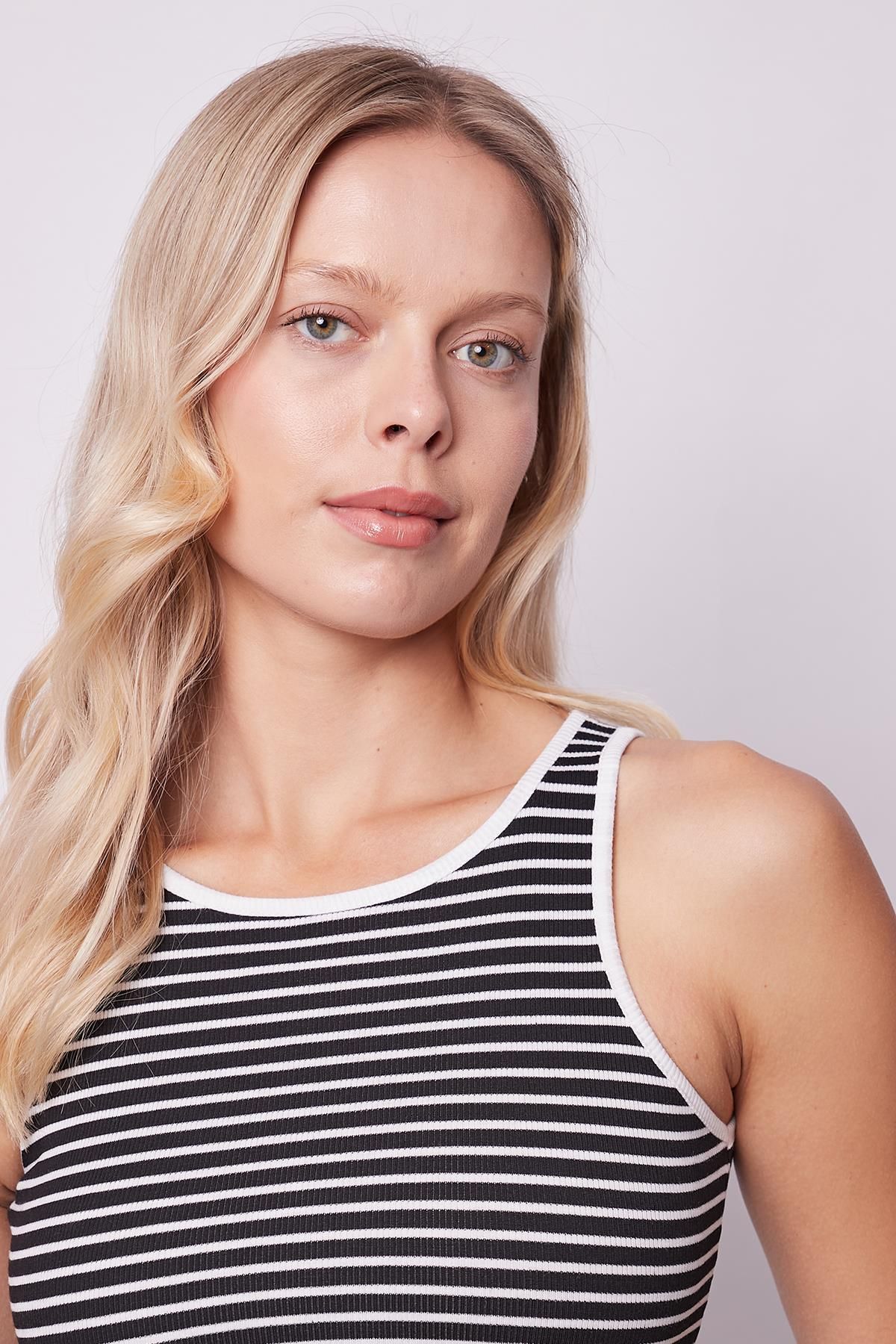 Jument-Traditional Aestheticism: Women's Lined Lycra Camisole Sleeveless Body Blouse - Black Line 6