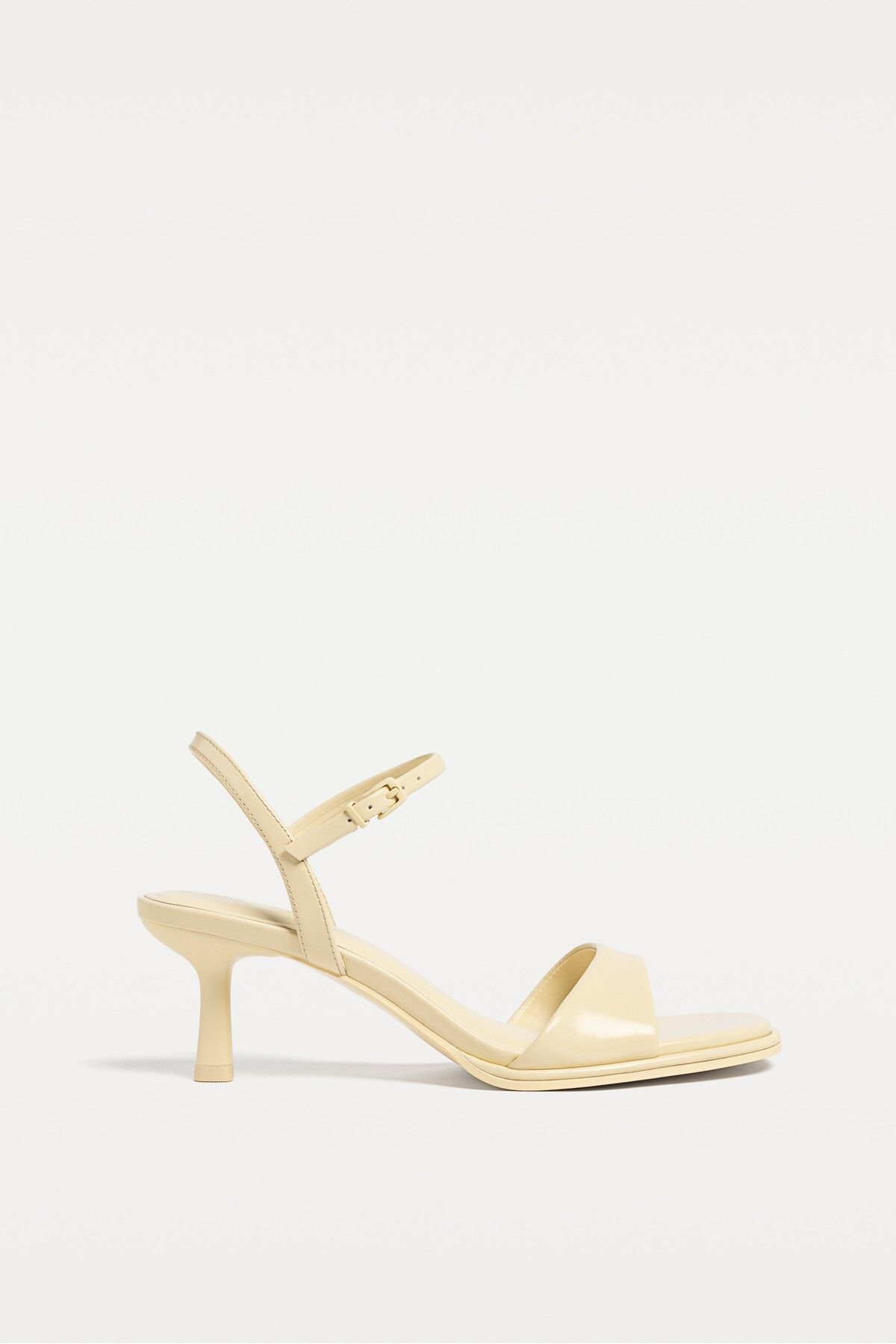 صندل های پاشنه کوتاه Stradivarius
