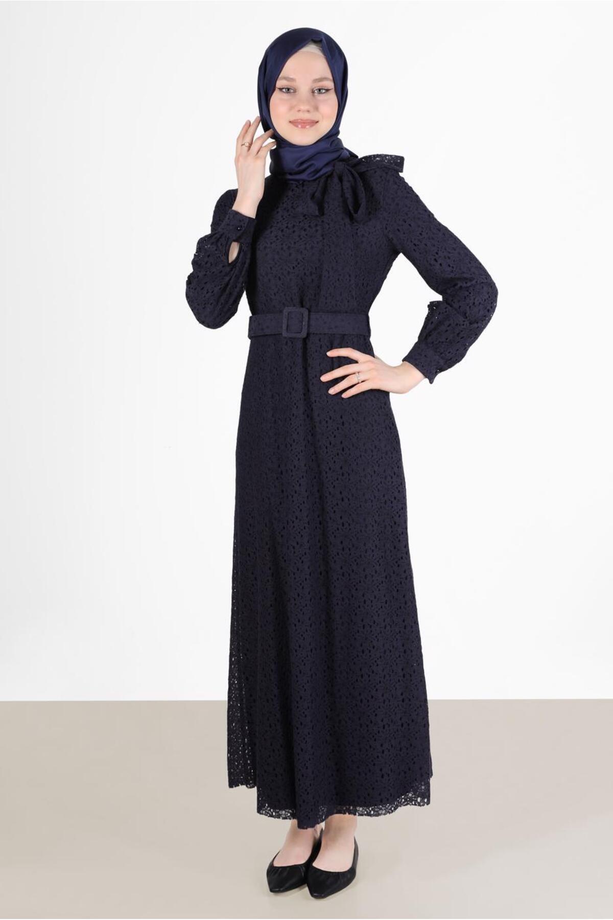 آلوینا لباس توری با پاپیون، جزئیات ۴۲۴۱۳ آلوینا لباس توری با پاپیون، جزئیات ۴۲۴۱۳