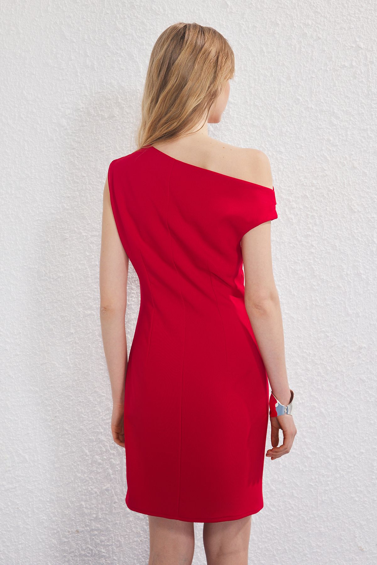 Trendyol Collection-Rotes, figurbetontes Mini-Webkleid TWOSS25EL00766 TWOSS25EL00766 4