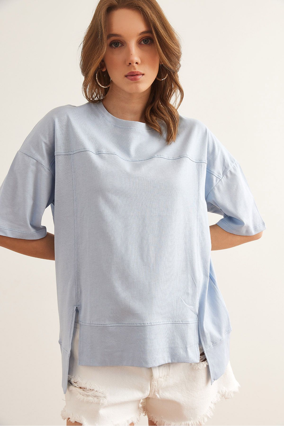 Olalook-Damen-T-Shirt aus eisblauer Baumwolle mit detaillierten Nähten und Ausschnitten vorne TSH- 19000800 6