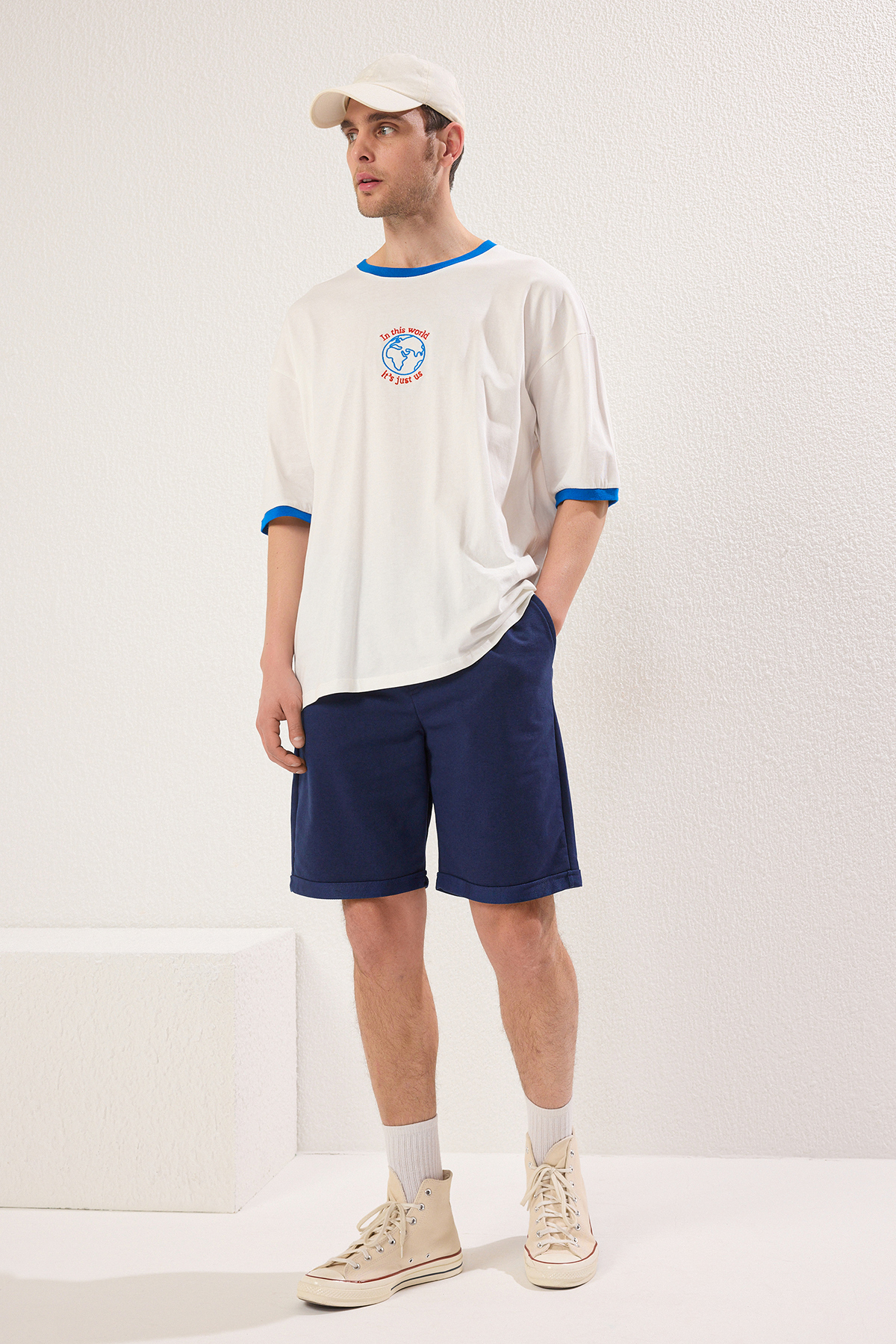 Trendyolmilla  Indigo Regular/Normal Kesim Orta Boy Lastik Belli Bağcıklı Duble Paça Şort TMNSS21SR0046