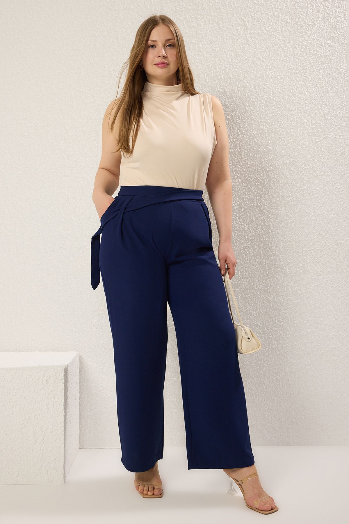 Trendyol Curve Pantaloni Țesuți Cu Picioare Largi, Albastru Bleumarin, Cu Talie Înaltă Femeie - 50