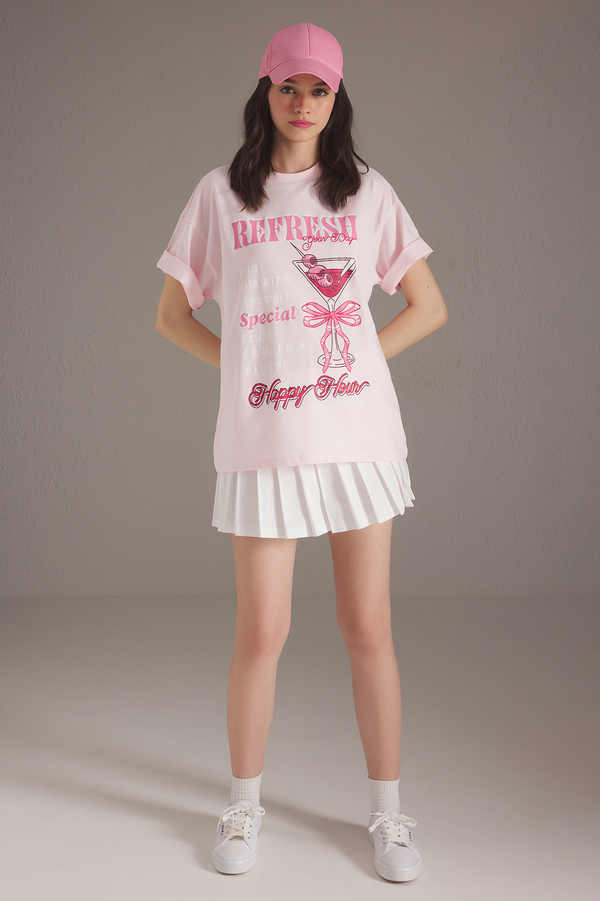 Trendyolmilla  Açık Pembe %100 Kalın Pamuklu Kokteyl Baskılı Oversize/Geniş Kesim Örme T-Shirt TWOSS25TS00163 - Görsel 2