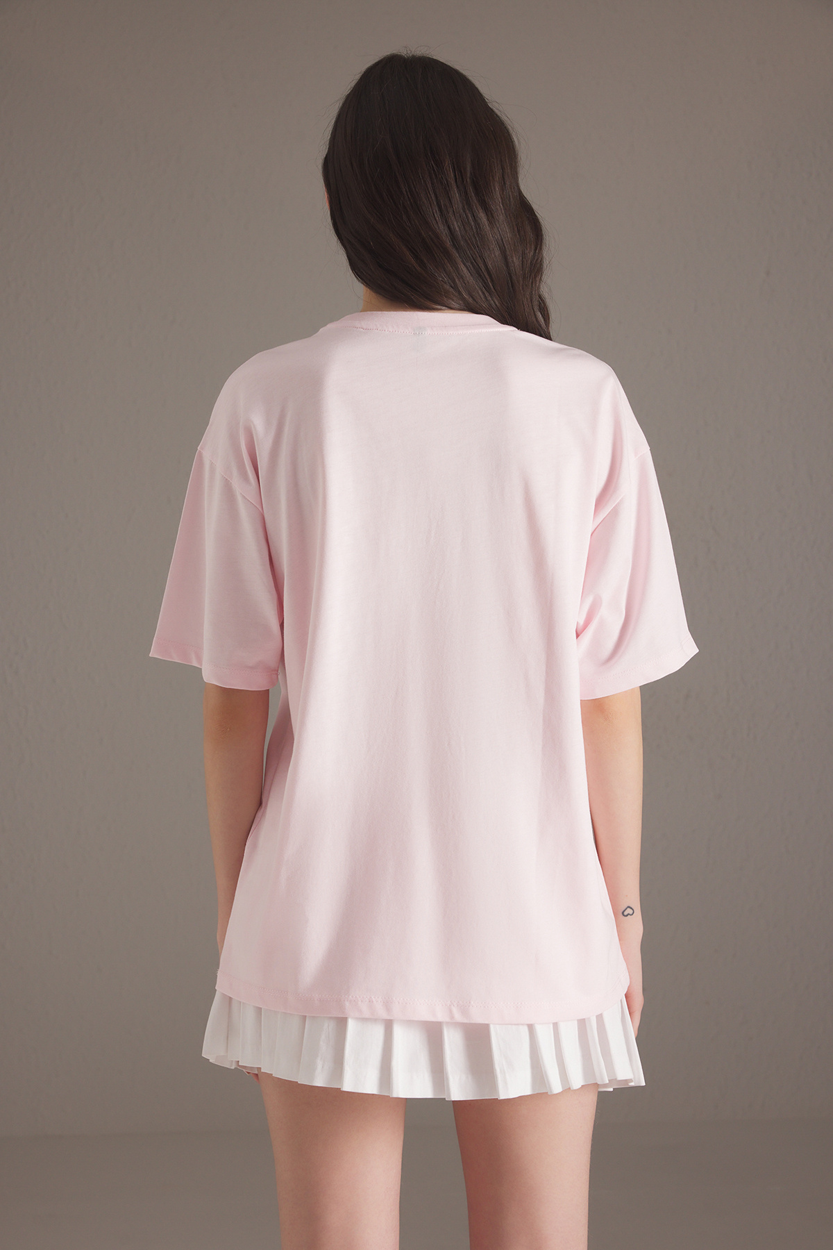 Trendyolmilla  Açık Pembe %100 Kalın Pamuklu Kokteyl Baskılı Oversize/Geniş Kesim Örme T-Shirt TWOSS25TS00163 - Görsel 5