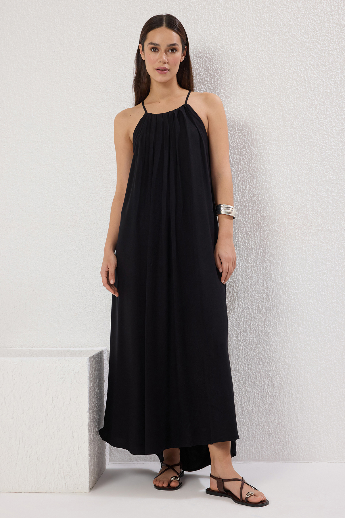 Trendyolmilla  Siyah Geniş Kesim Maxi Dokuma Elbise TWOSS25EL00257