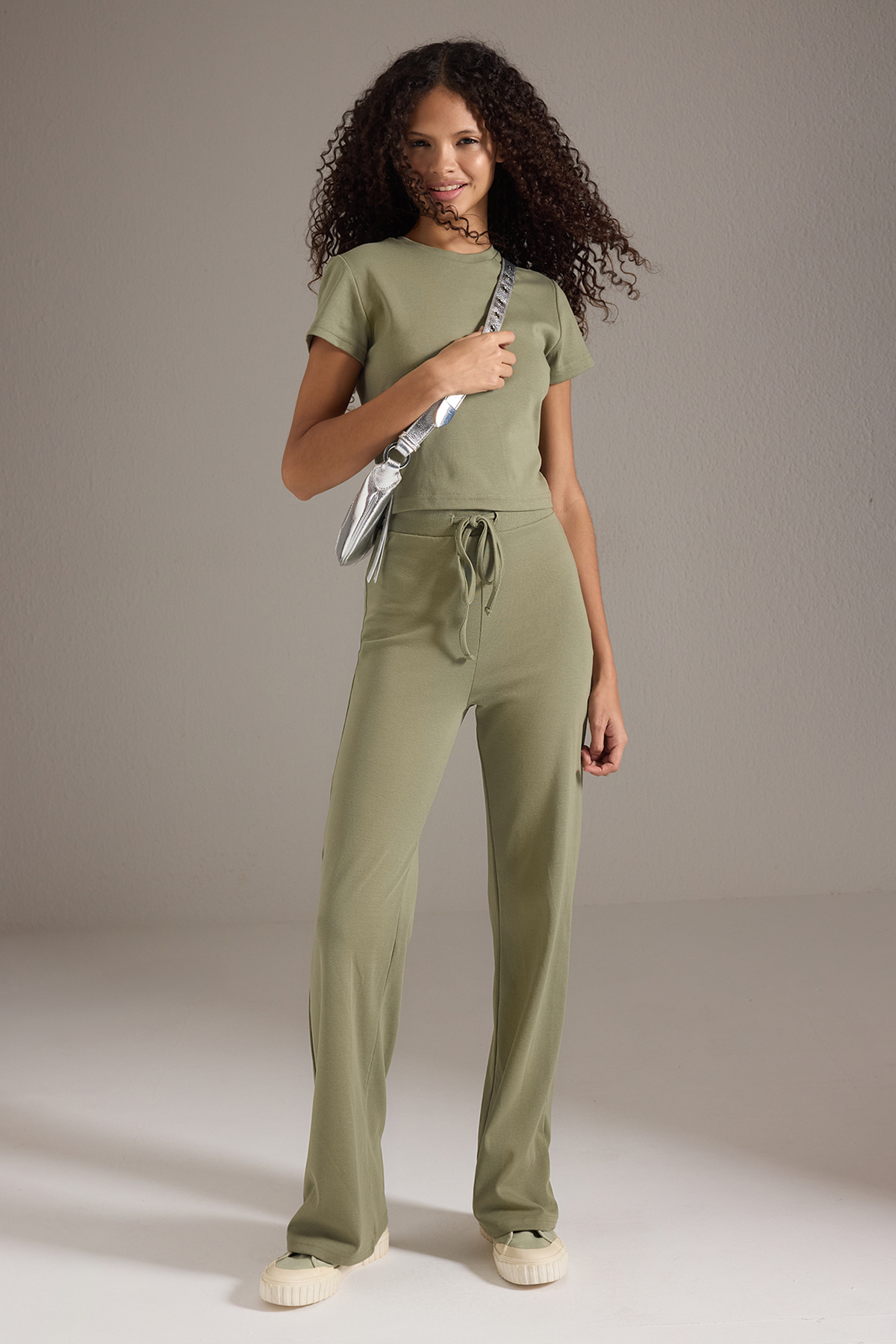 Trendyolmilla  Haki Fitted/Vücuda Oturan Esnek Örme Alt - Üst Takım TWOSS25AU00053 - Görsel 2