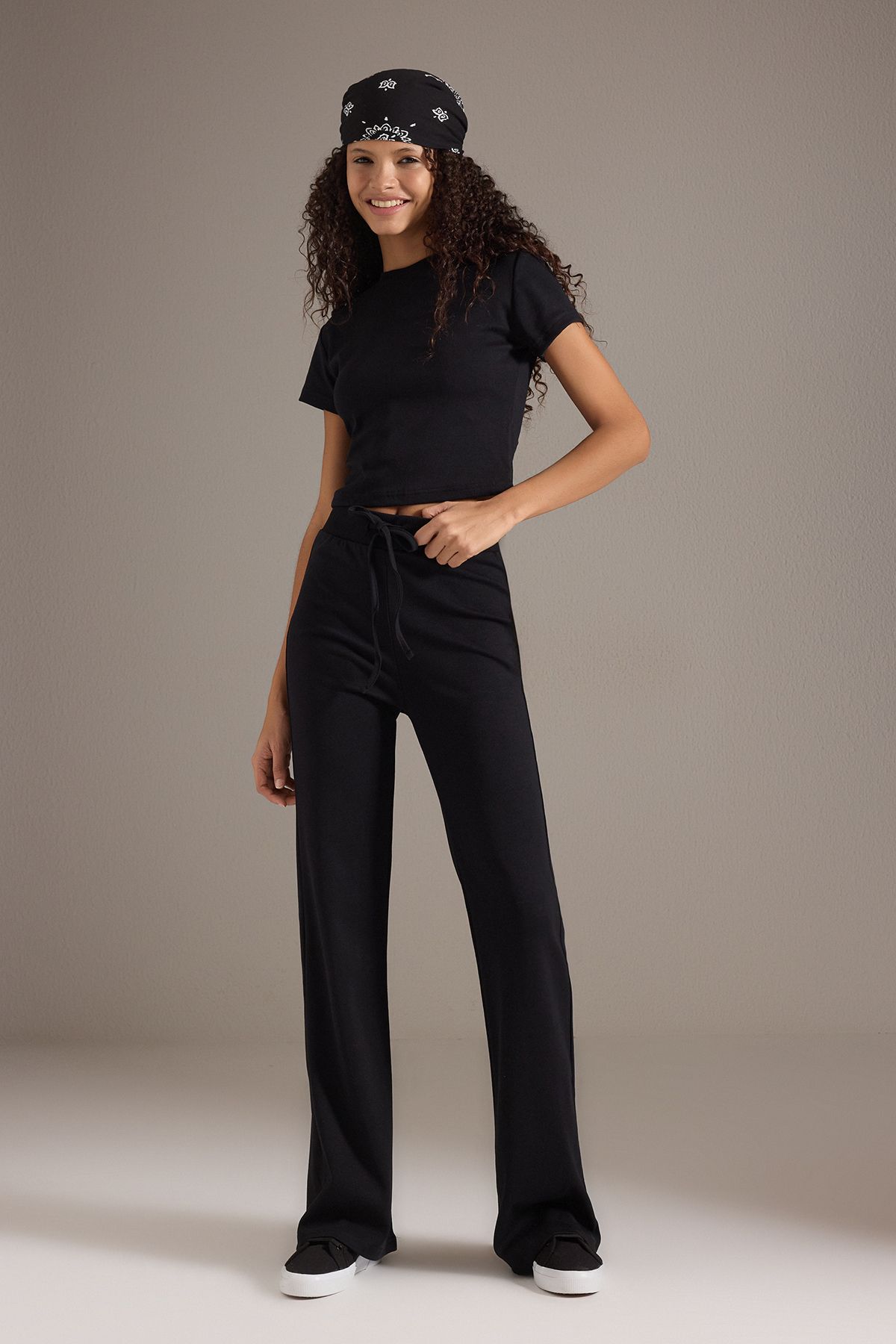 Trendyol Collection Černá přiléhavá/pružná pletená spodní souprava TWOSS25AU00053