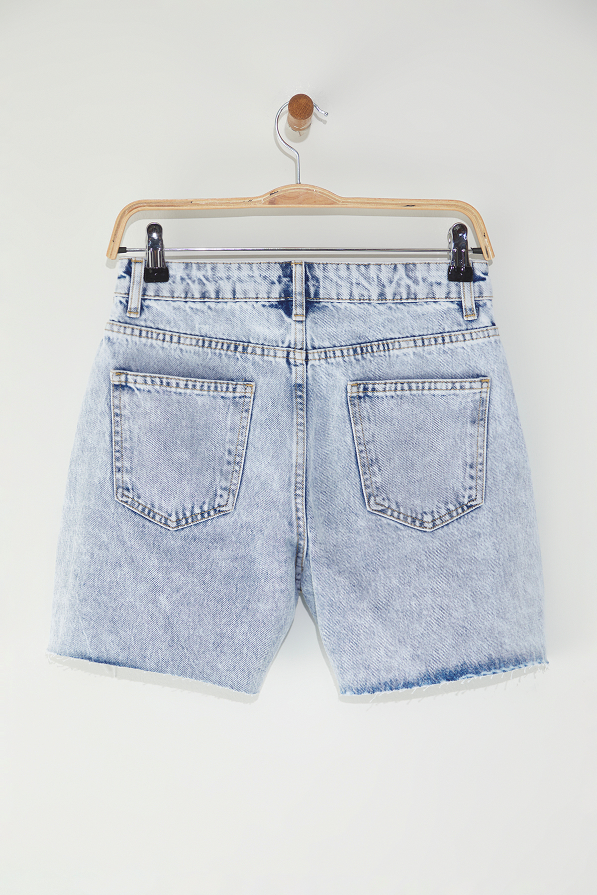 Trendyolmilla  Açık Mavi Paça Kesikli Yüksek Bel City Boy Denim Şort TWOSS25SR00177 - Görsel 6